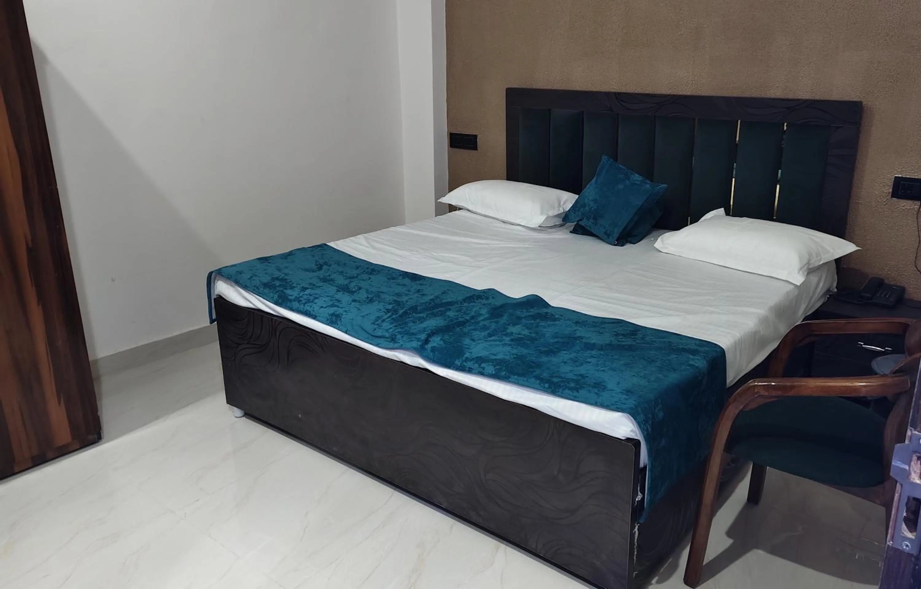 Photo of the whole room, Bed in Hotel Sumangala Stay and Restaurant