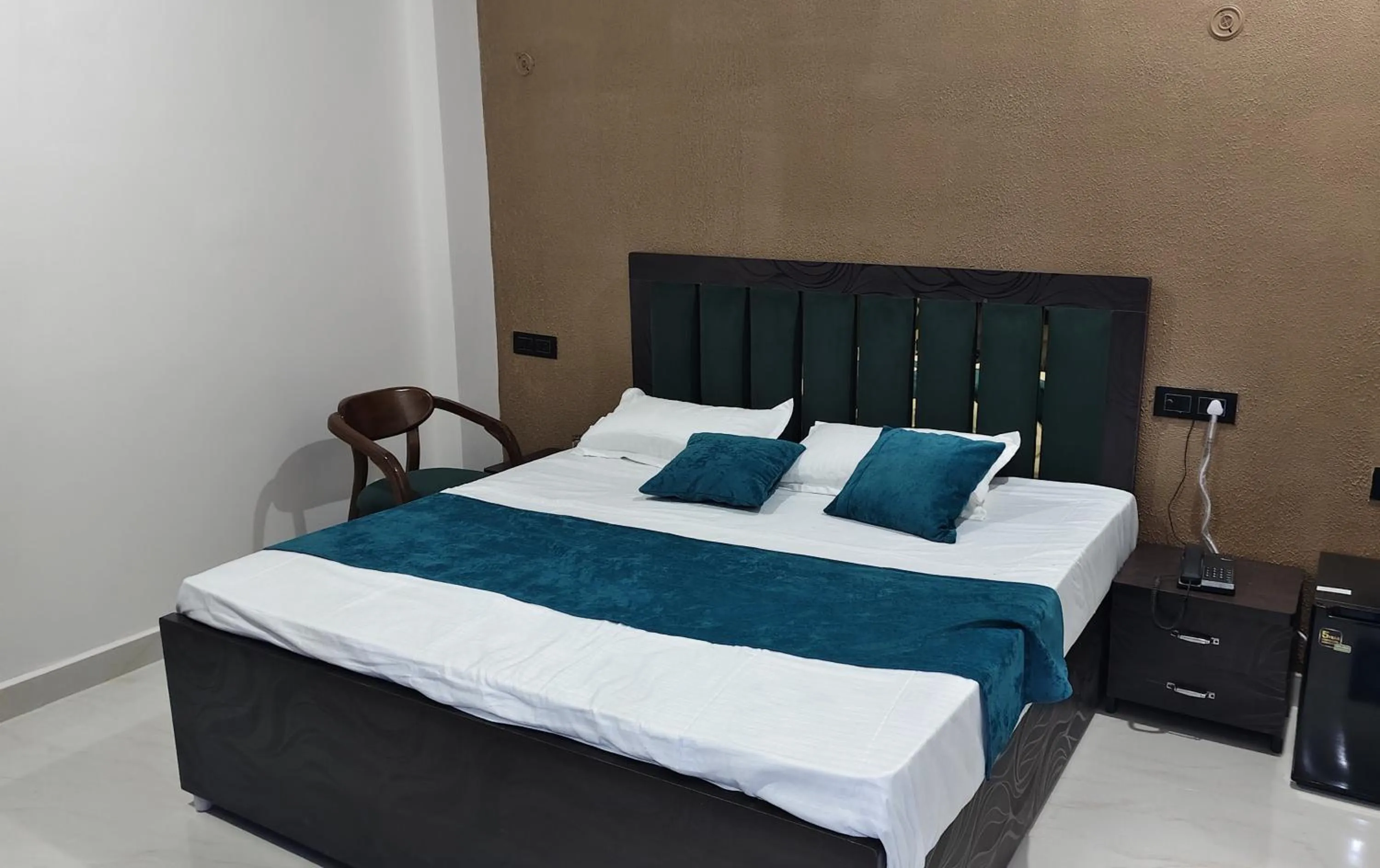 Photo of the whole room, Bed in Hotel Sumangala Stay and Restaurant