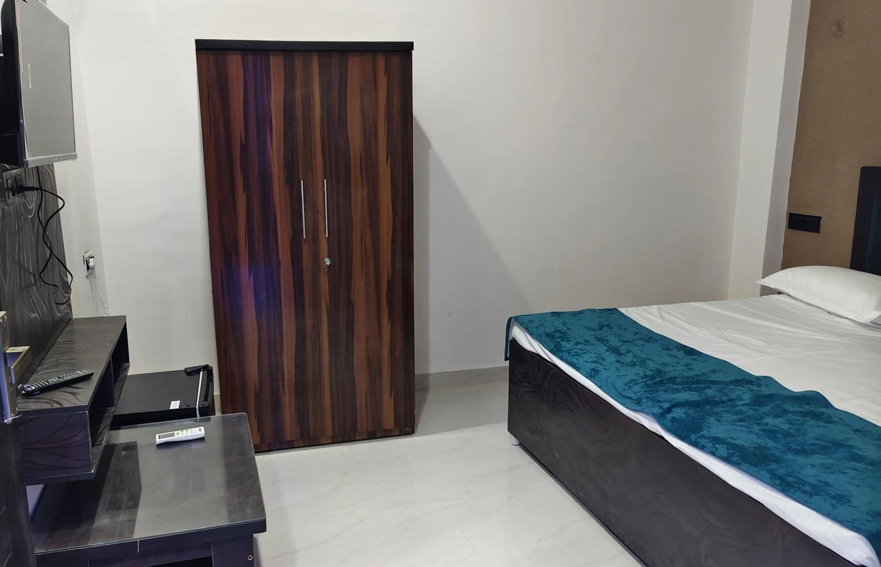 Photo of the whole room, Bed in Hotel Sumangala Stay and Restaurant