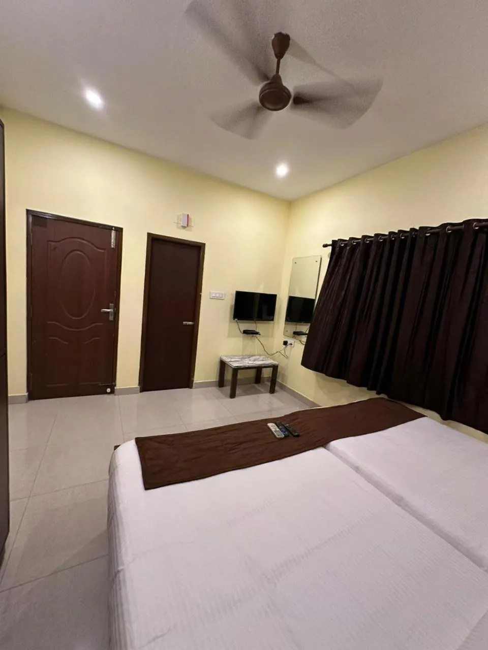 Five stones By Earth Hotel Vadapalani