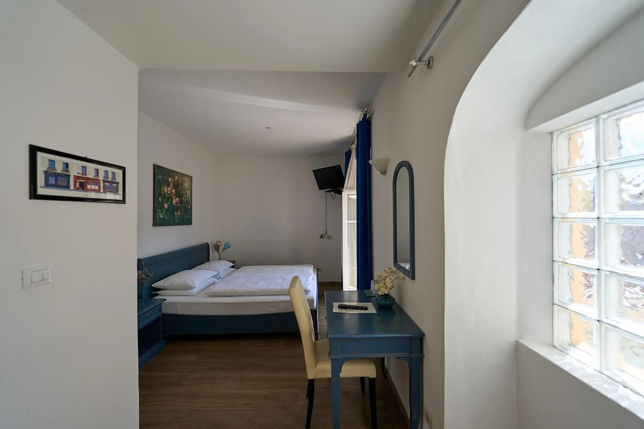 Bed in Hotel Zur Post