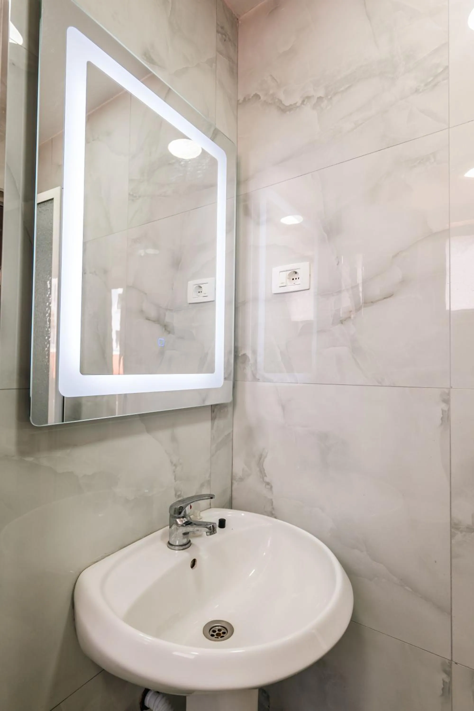 Shower in KURTI Hotel