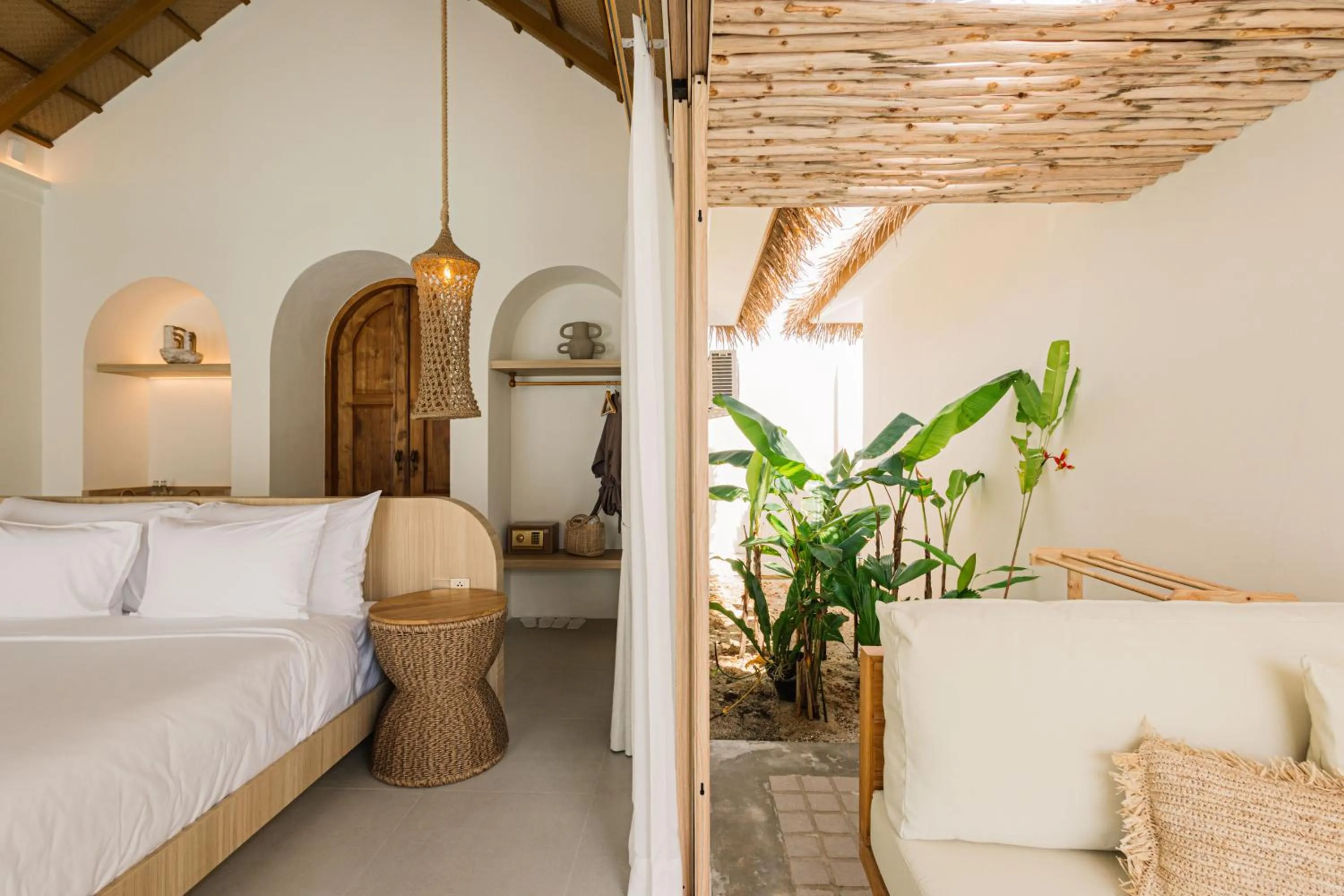 Superior King Room in Ginevra Khaolak