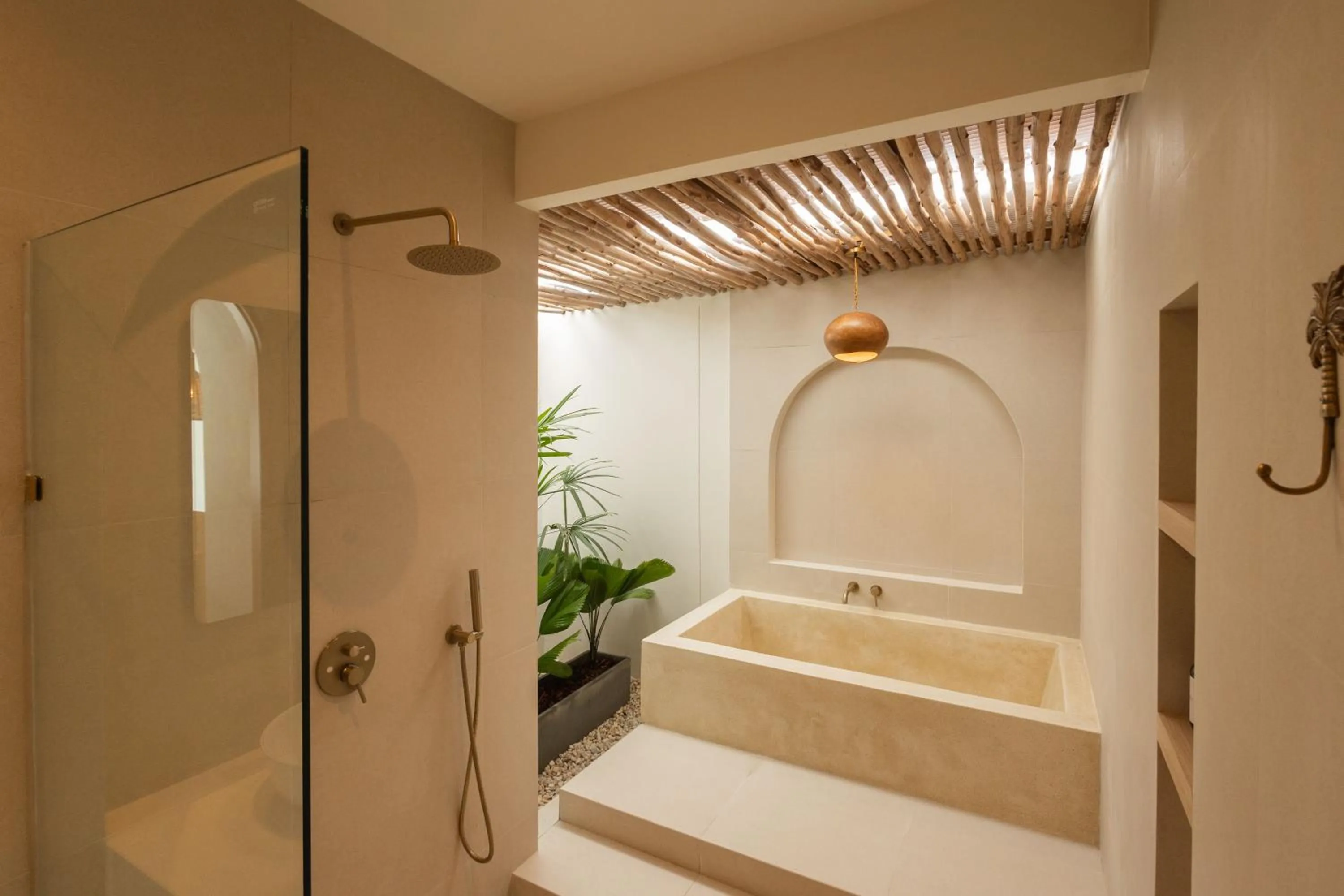 Deluxe King Room in Ginevra Khaolak