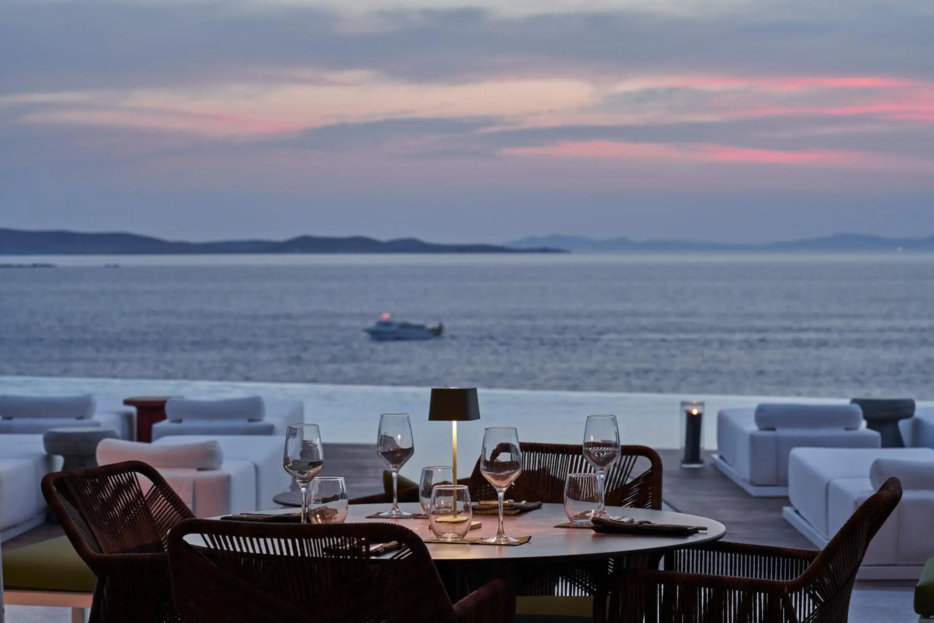 Restaurant/places to eat in Kouros Hotel & Suites Restaurant/places to eat in Kouros Hotel & Suites