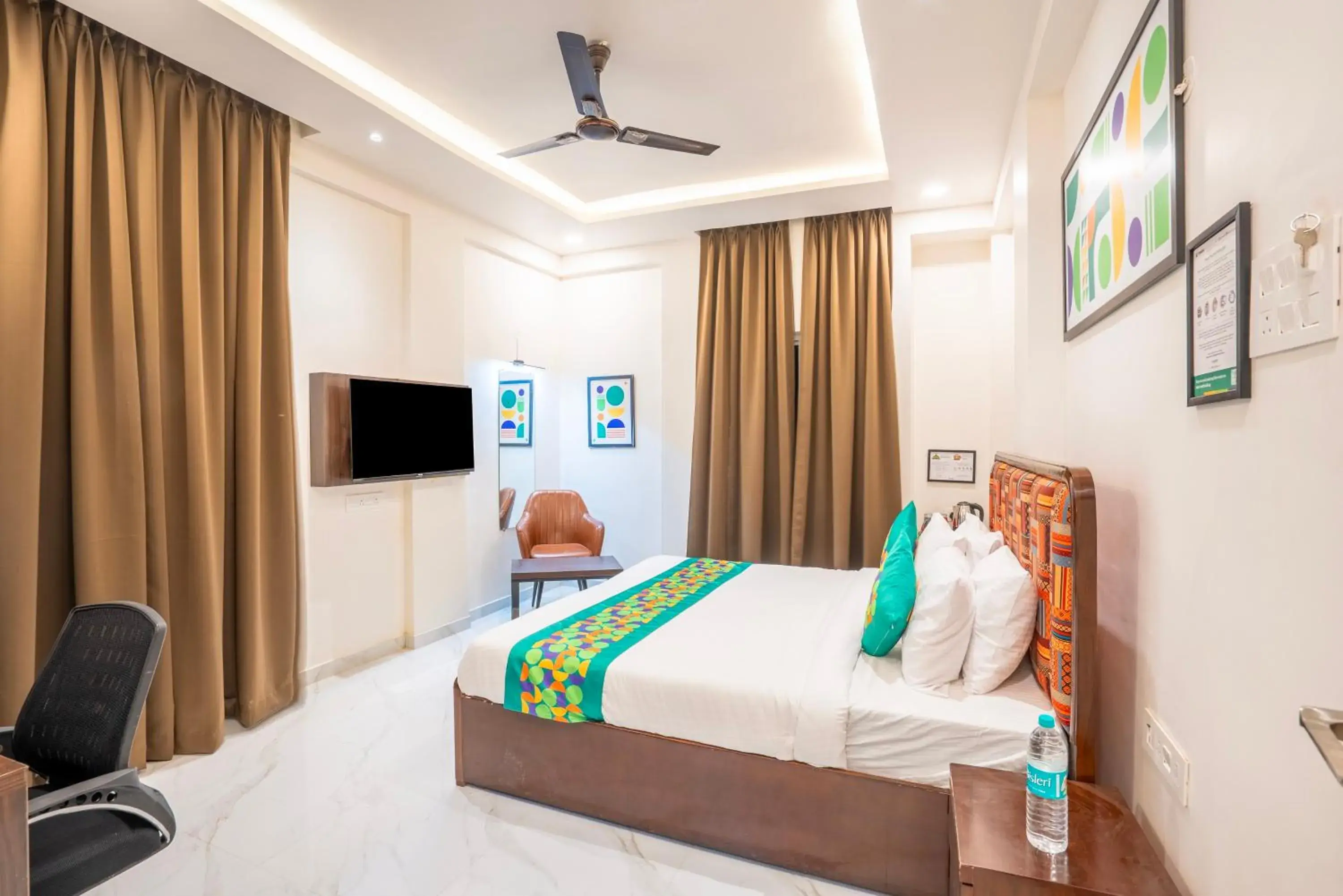 Bedroom, Bed in Treebo Parashar Max Bedroom, Bed in Treebo Parashar Max