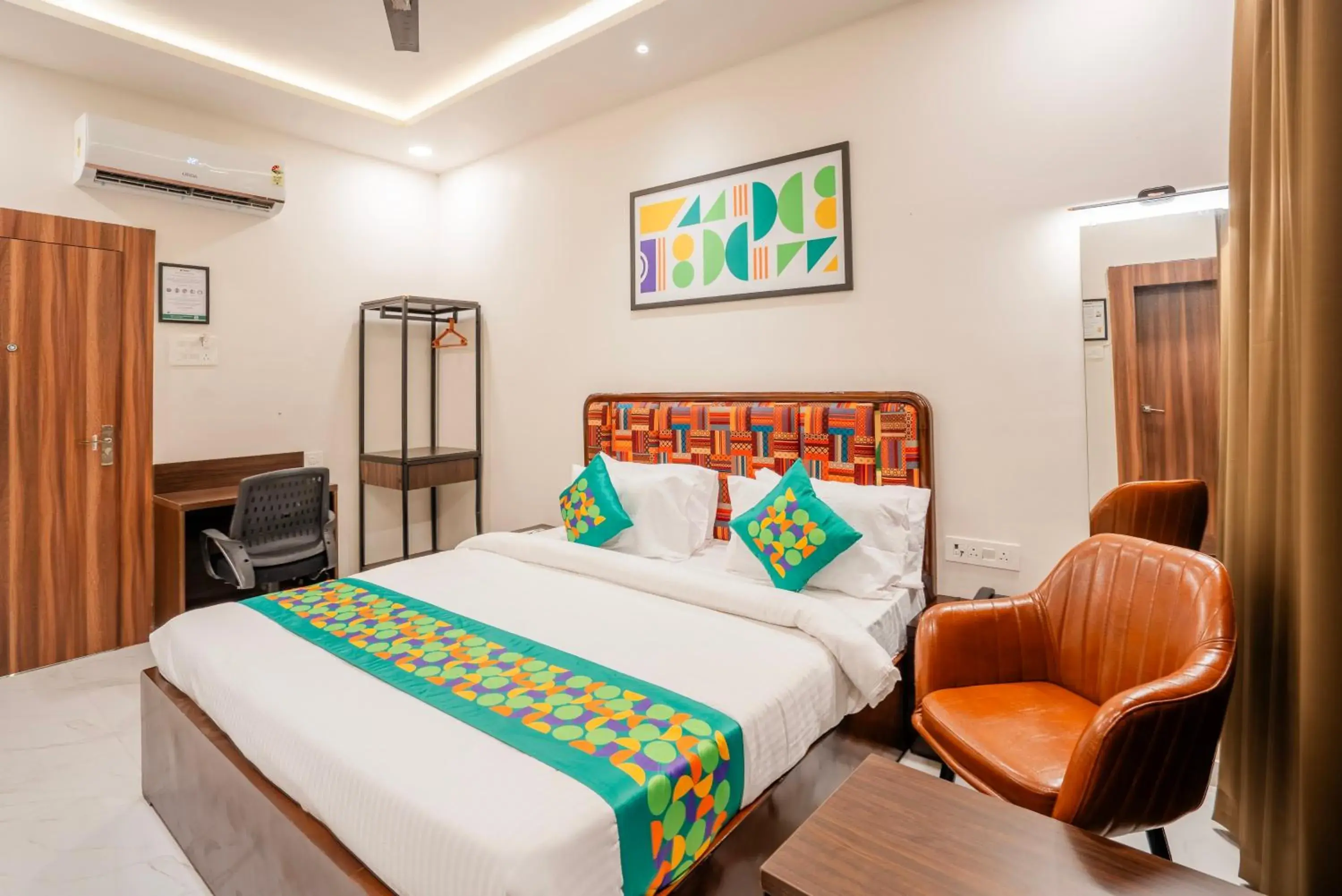 Bedroom, Bed in Treebo Parashar Max Bedroom, Bed in Treebo Parashar Max