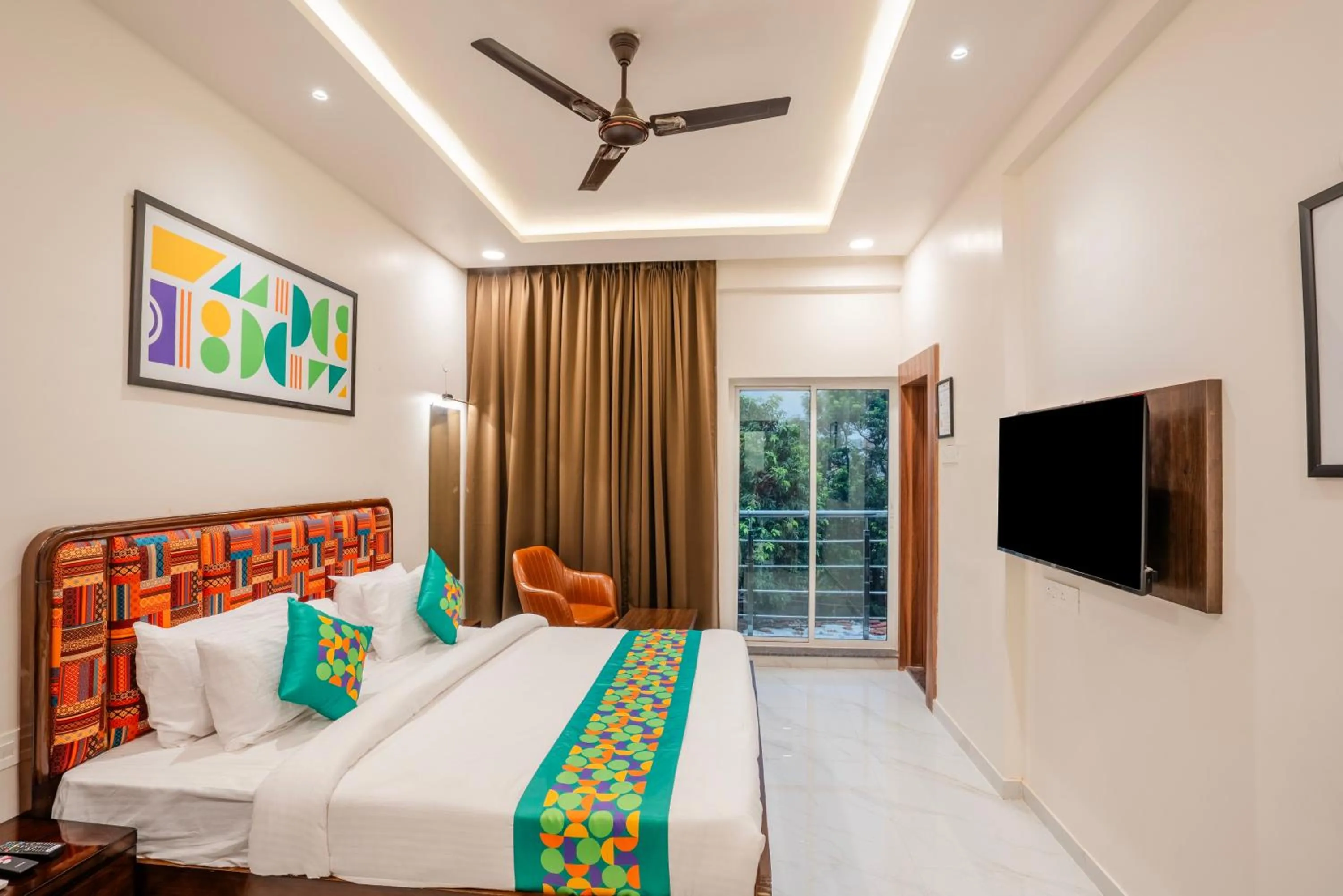 Bedroom, Bed in Treebo Parashar Max