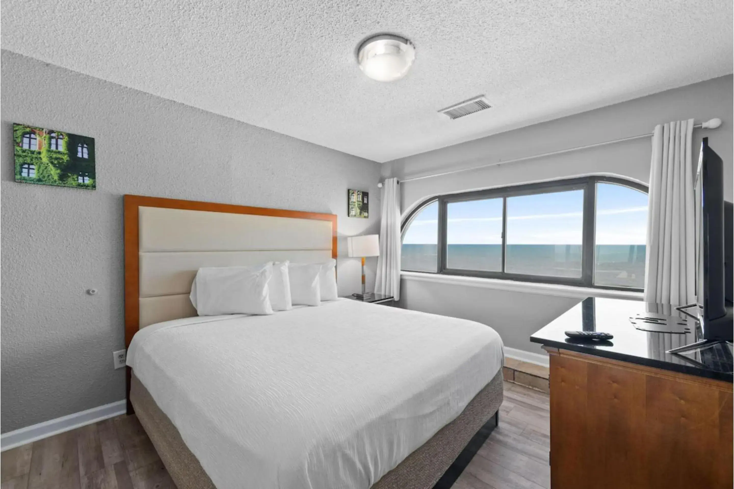 Bedroom in Capital O Sunset Waves Bedroom in Capital O Sunset Waves