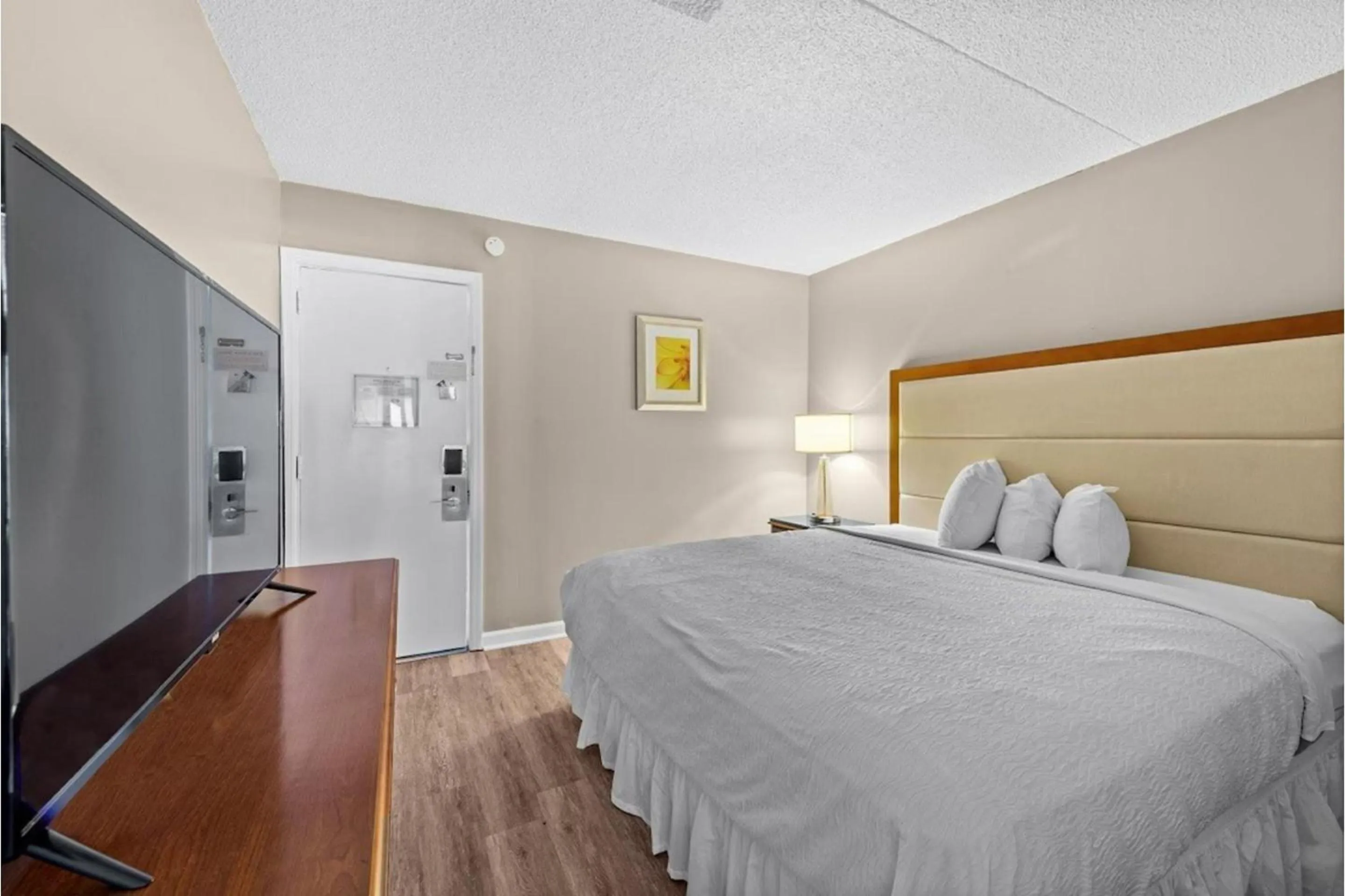 Bedroom in Capital O Sunset Waves