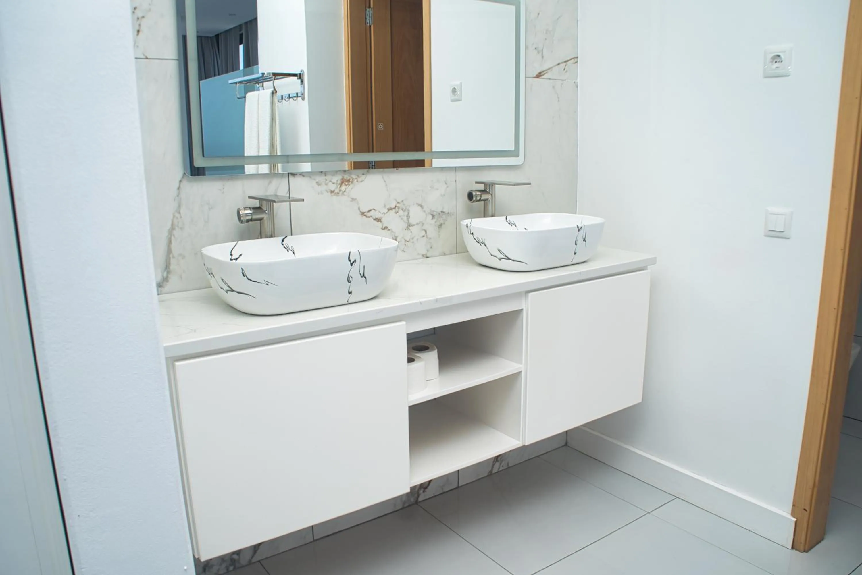 Bathroom in The View Hotel CV
