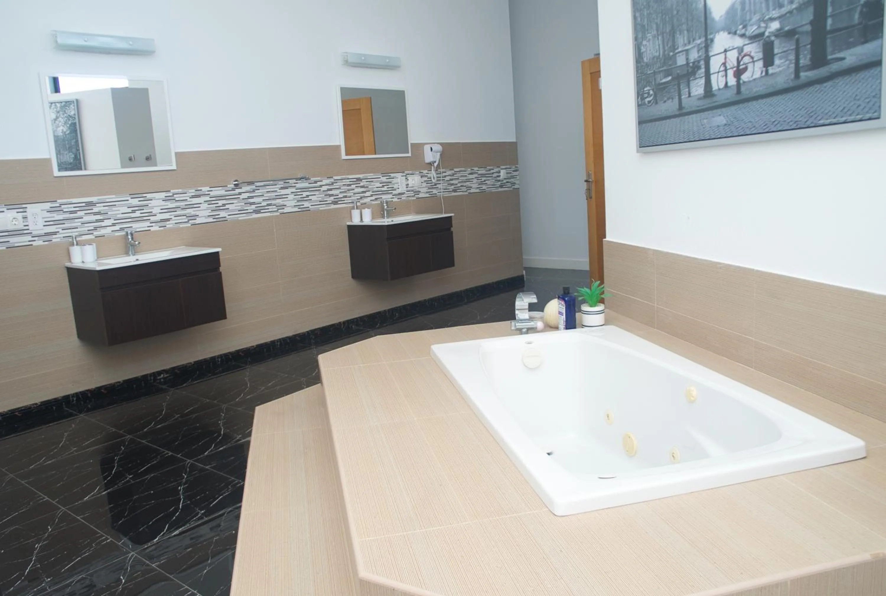 Bathroom in The View Hotel CV