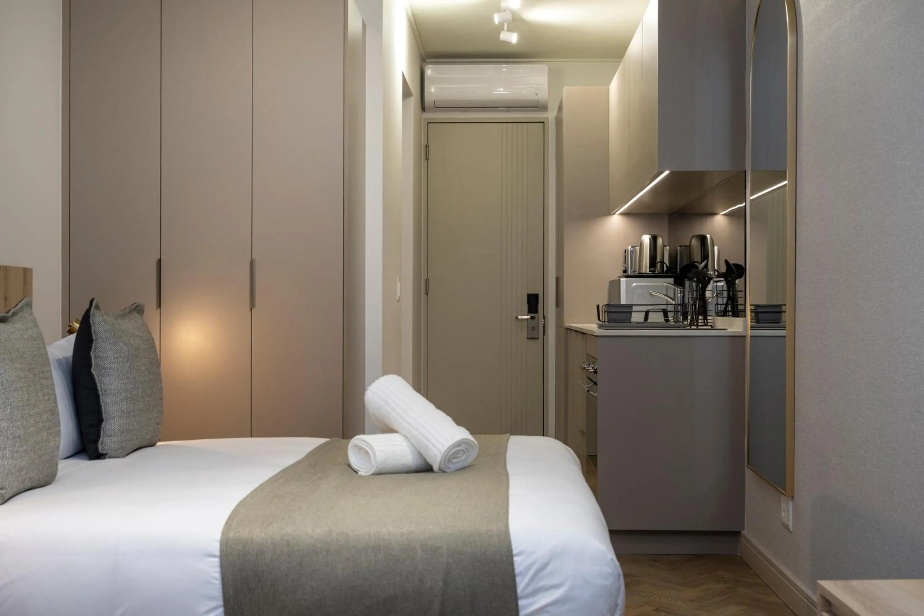 Bedroom, Bed in One Rosebank Executive Apartment Hotel