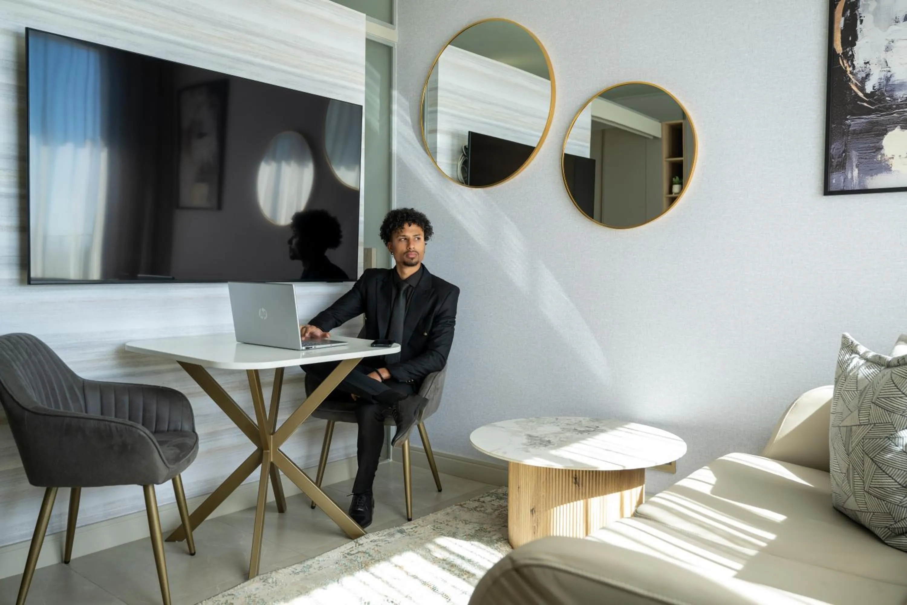 TV and multimedia in One Rosebank Executive Apartment Hotel