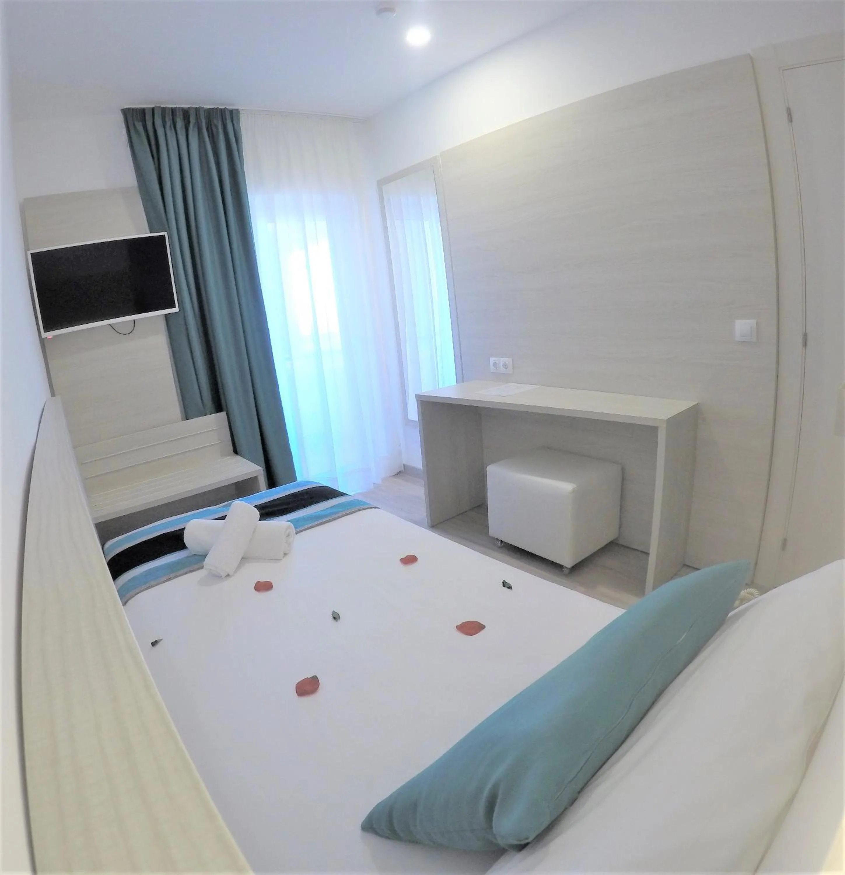 Comfort Single Room with Balcony in Welikehotel Fenix