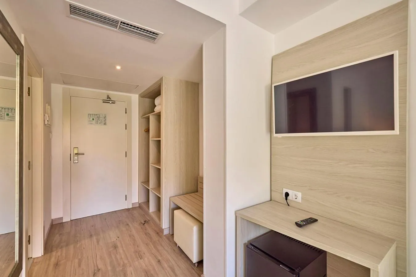 TV and multimedia in Welikehotel Fenix