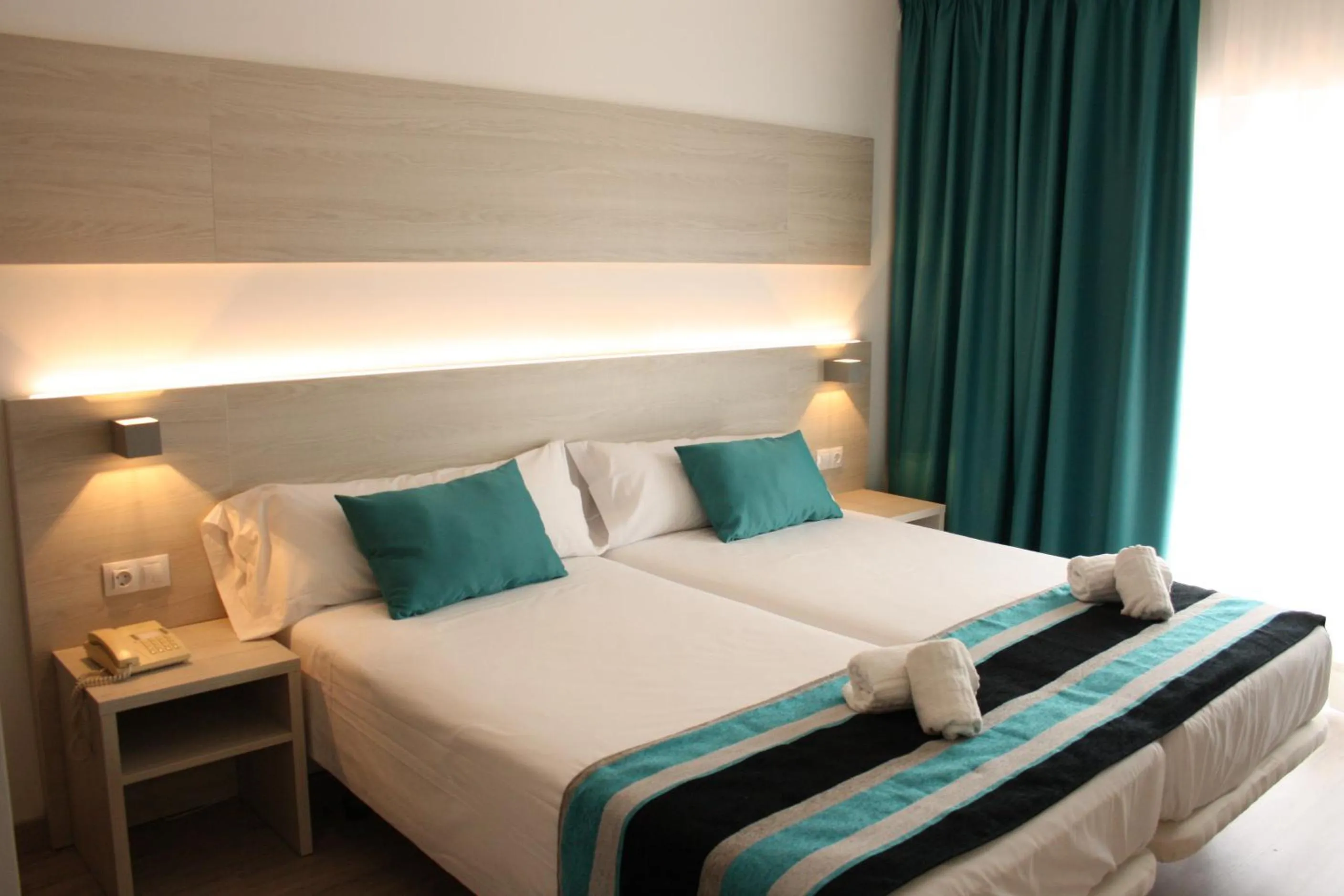 Comfort Twin Room with Balcony in Welikehotel Fenix