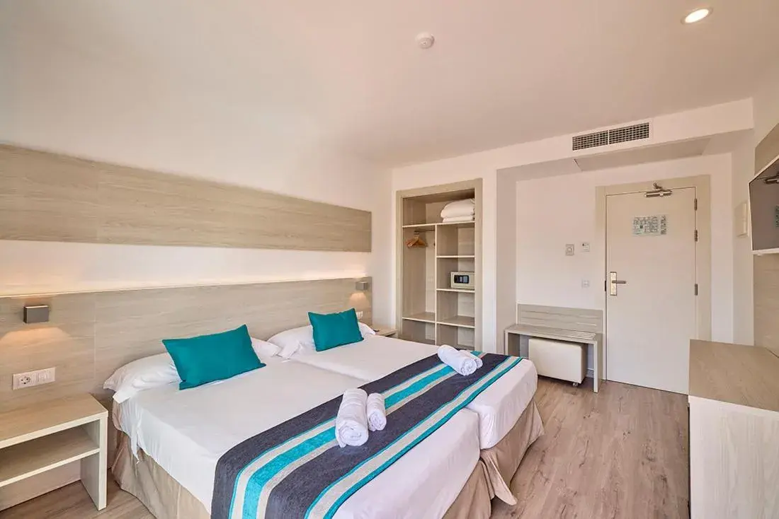 Comfort Twin Room with Balcony in Welikehotel Fenix Comfort Twin Room with Balcony in Welikehotel Fenix