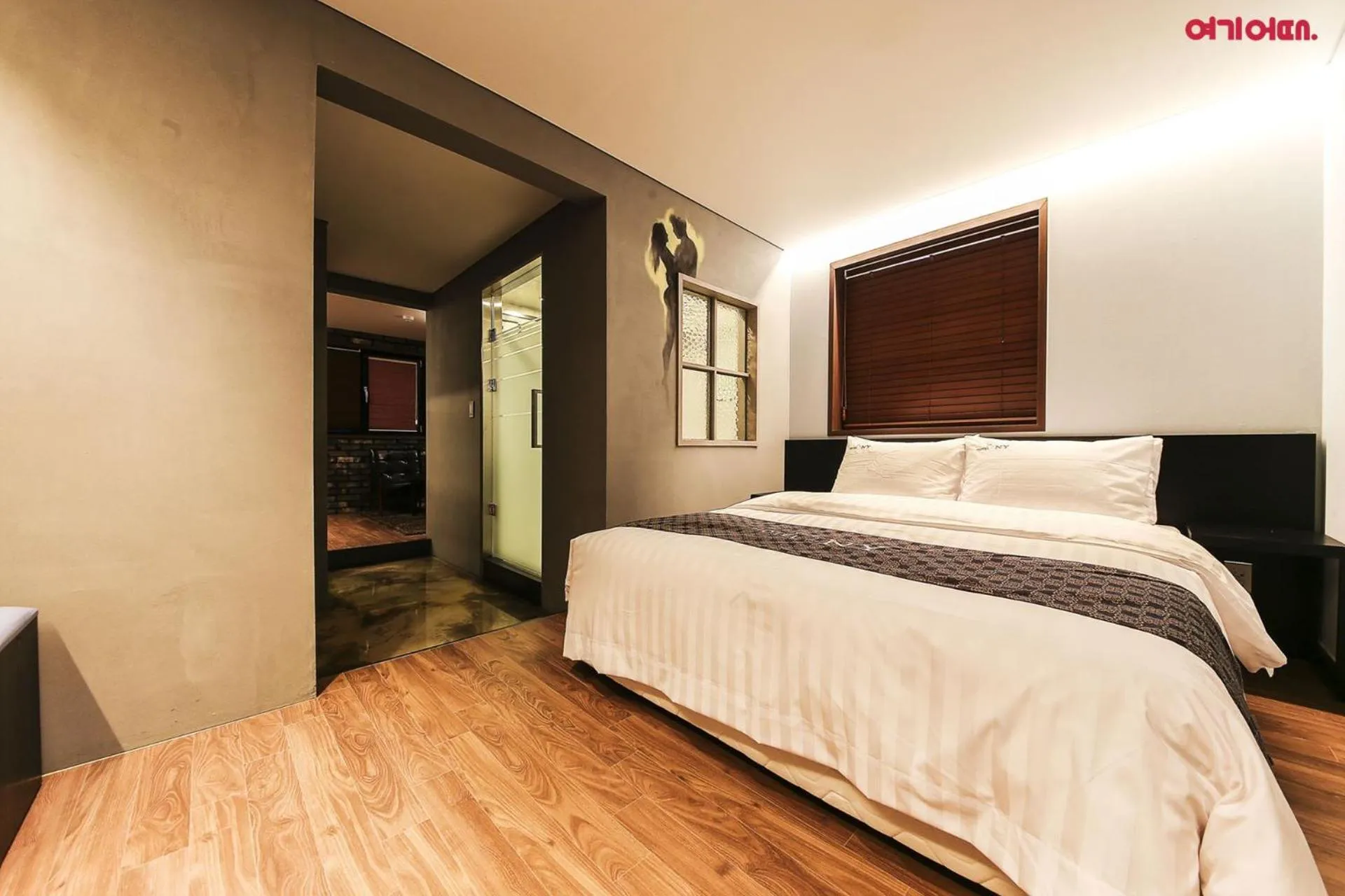 Bedroom, Bed in Yeongdeungpo Station New York Hotel