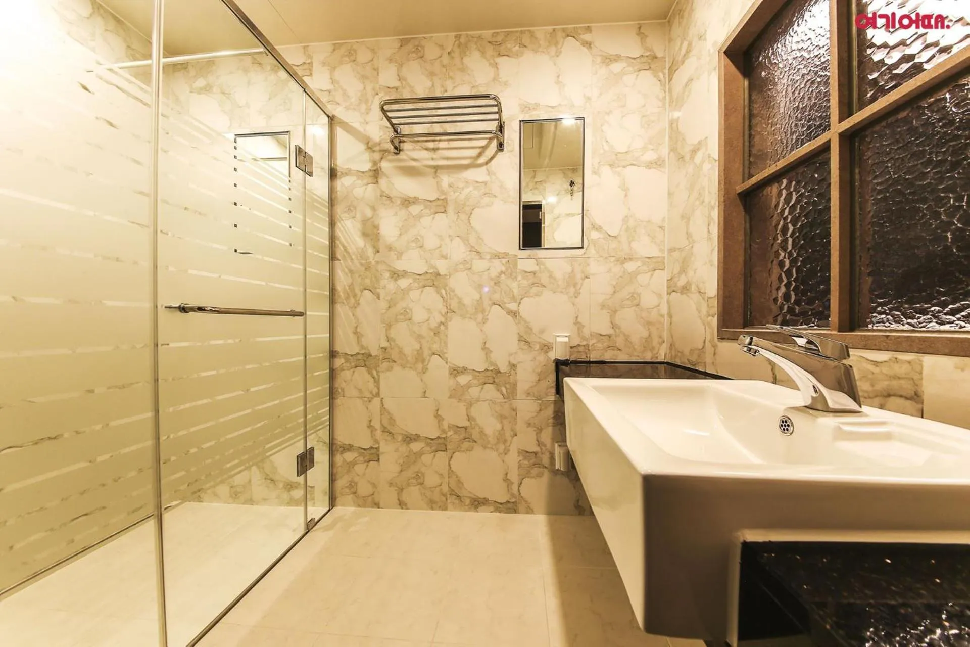 Bathroom in Yeongdeungpo Station New York Hotel