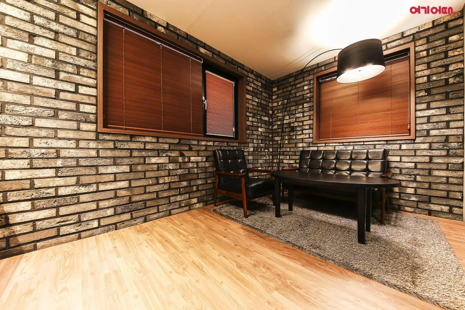 Seating area in Yeongdeungpo Station New York Hotel