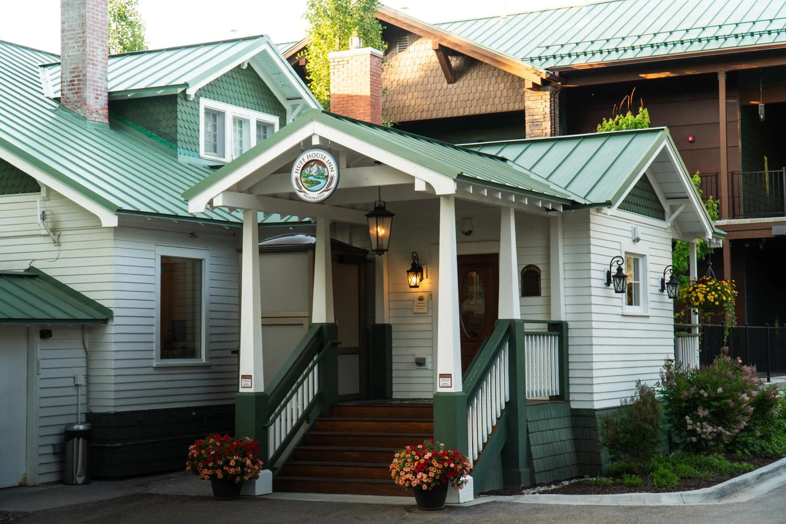 Property building in Huff House Inn and Cabins