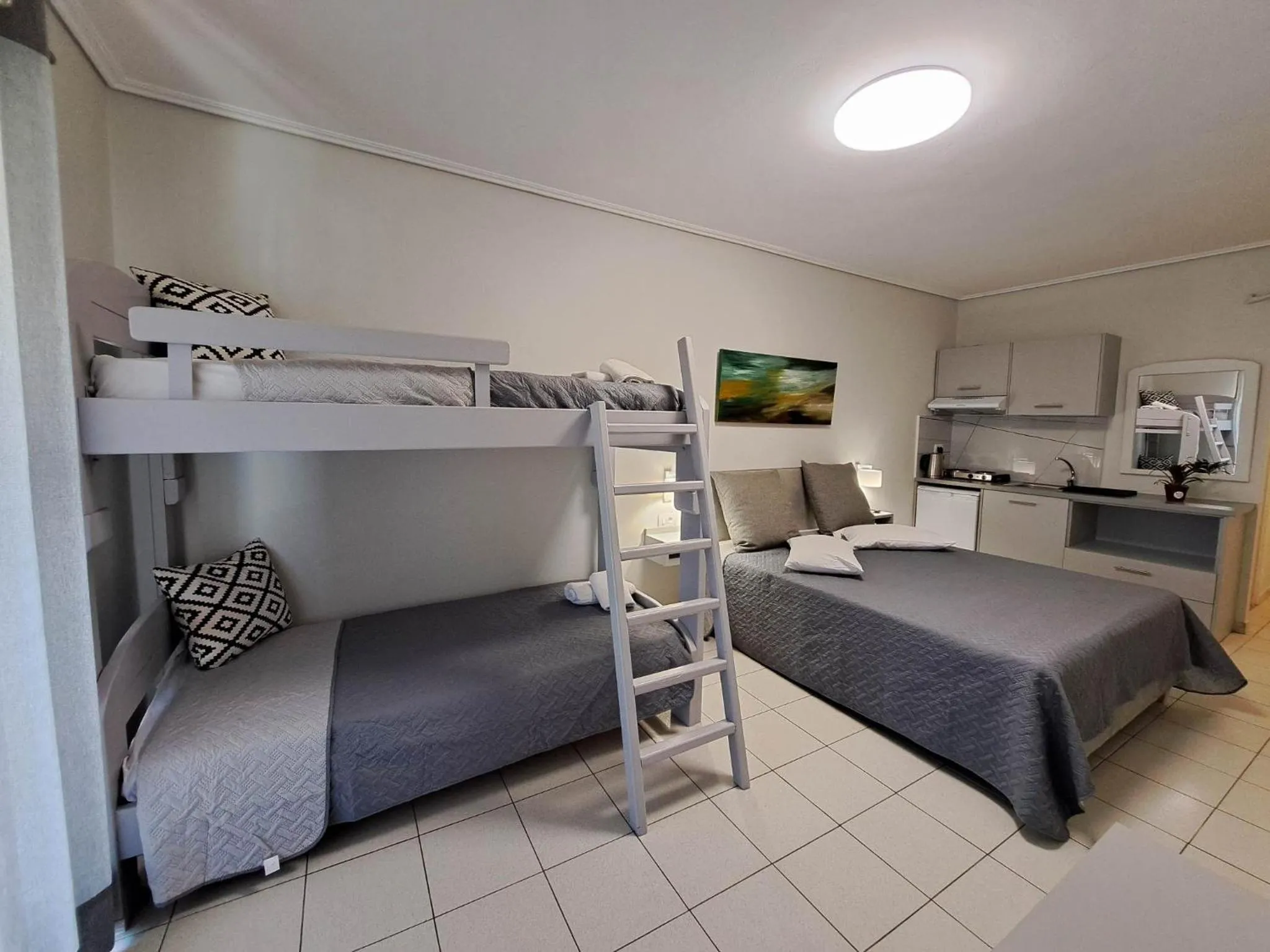 bunk bed, Bed in Aretousa