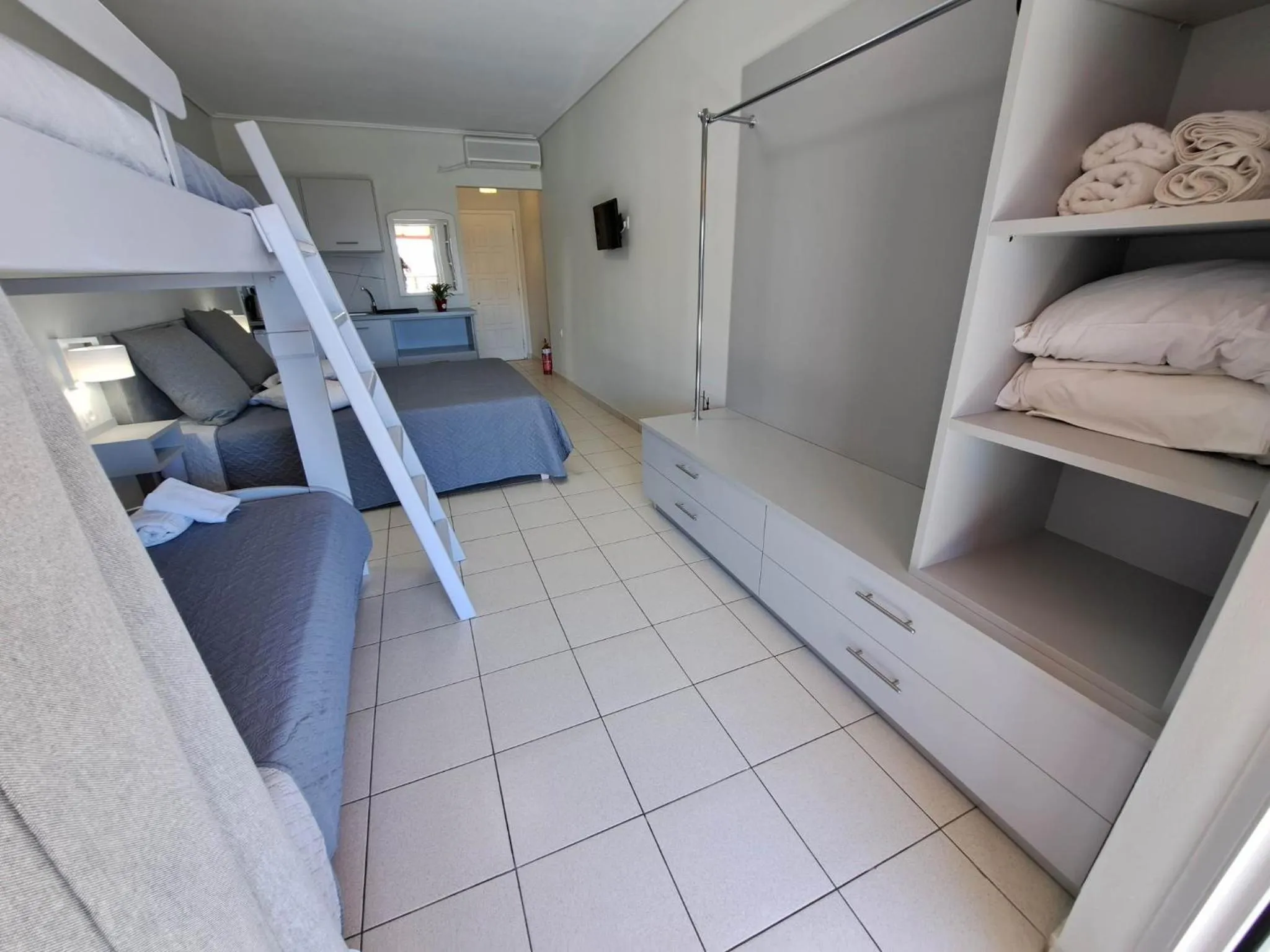 Bedroom, Bed in Aretousa