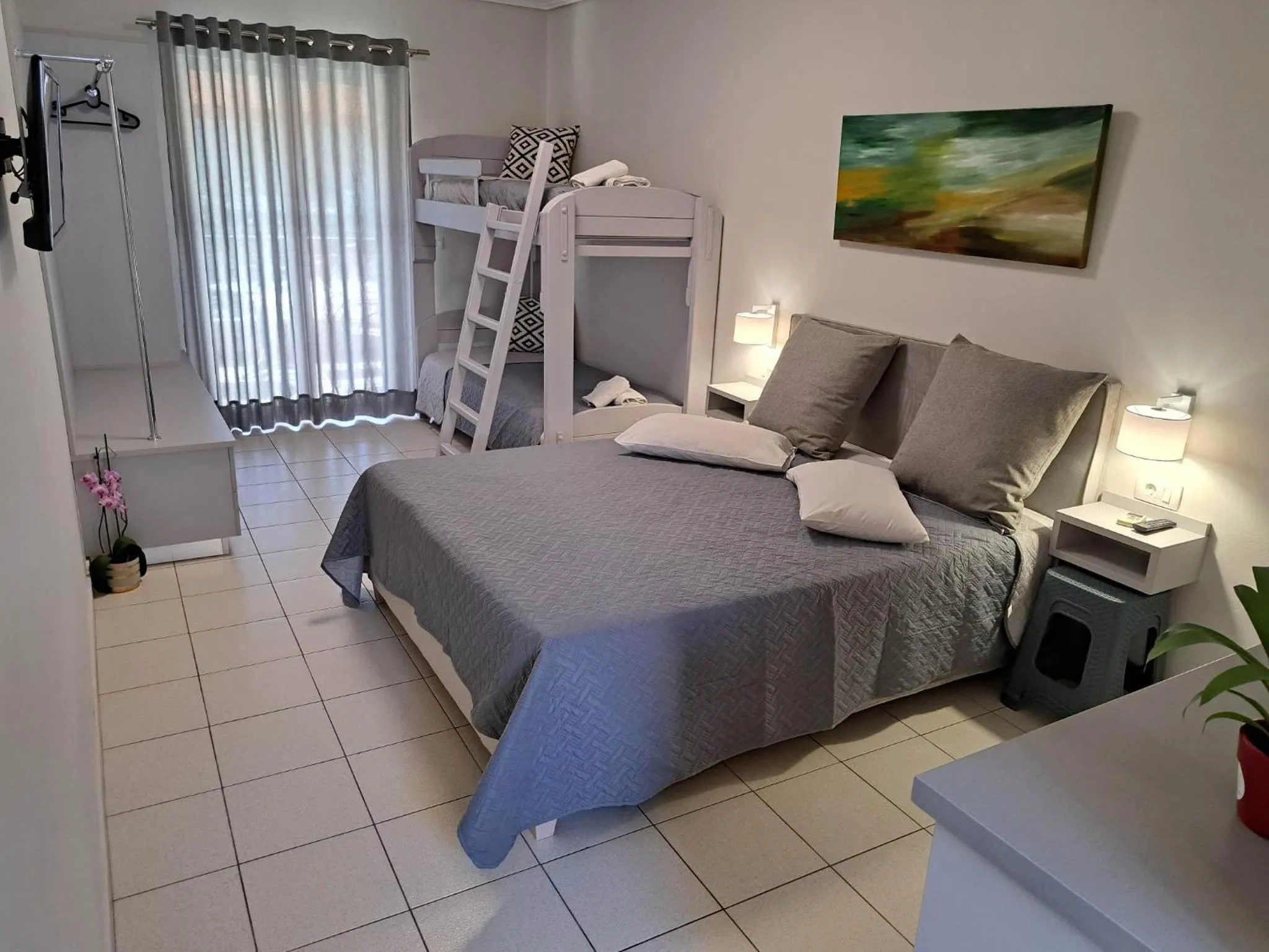 Bedroom, Bed in Aretousa