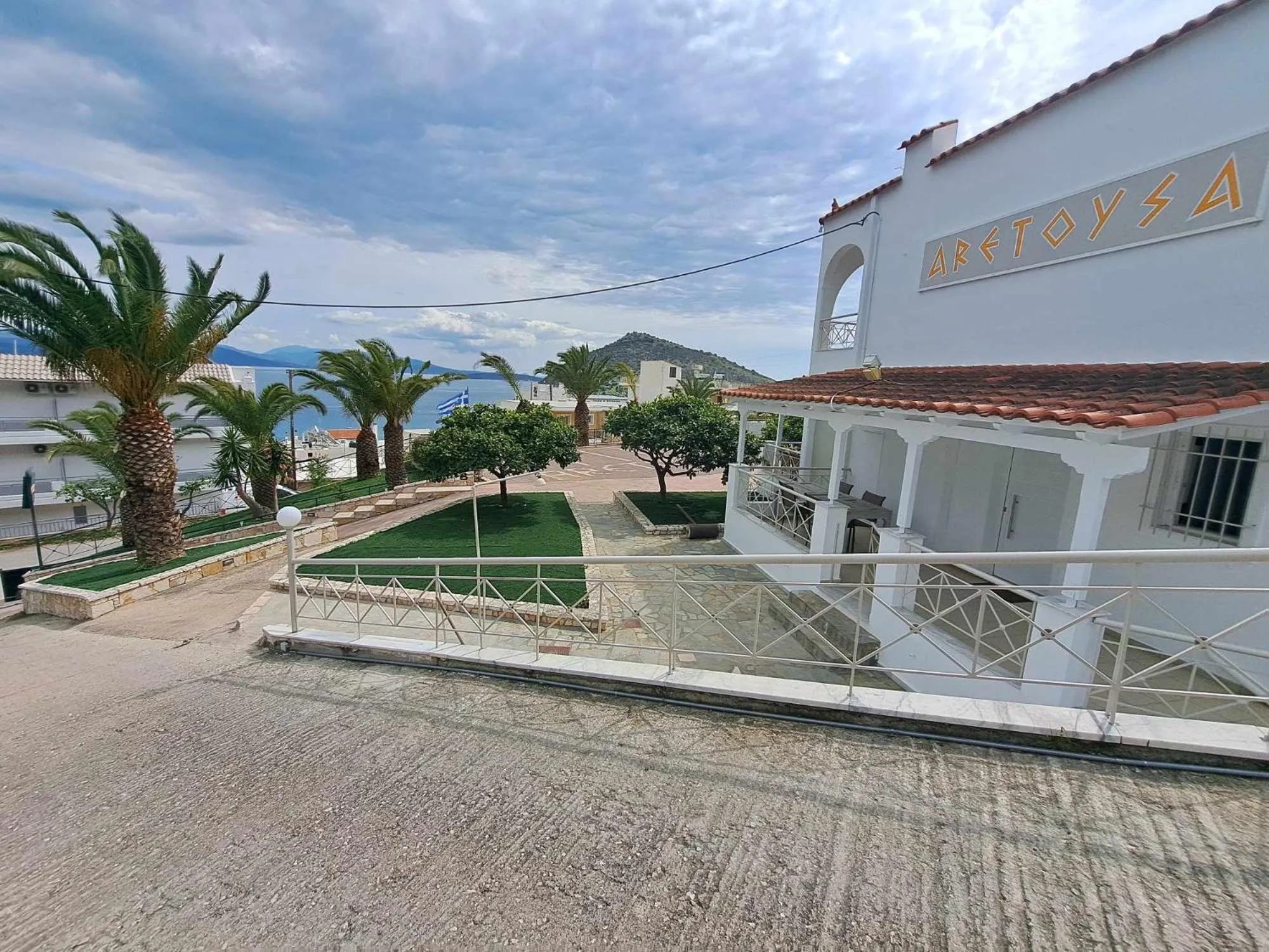 Property building in Aretousa