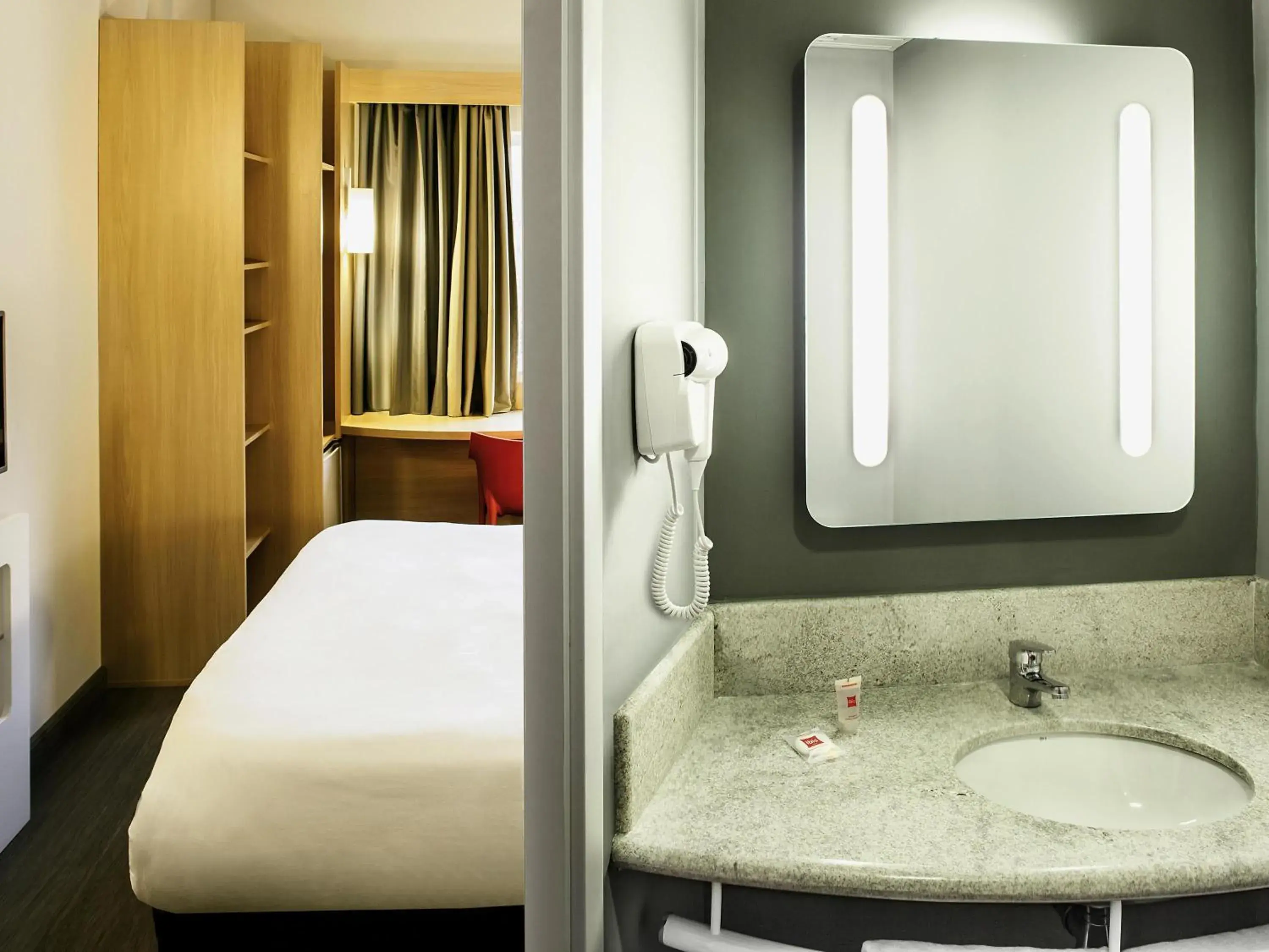 Bedroom, Bed in ibis Juiz de Fora Bedroom, Bed in ibis Juiz de Fora