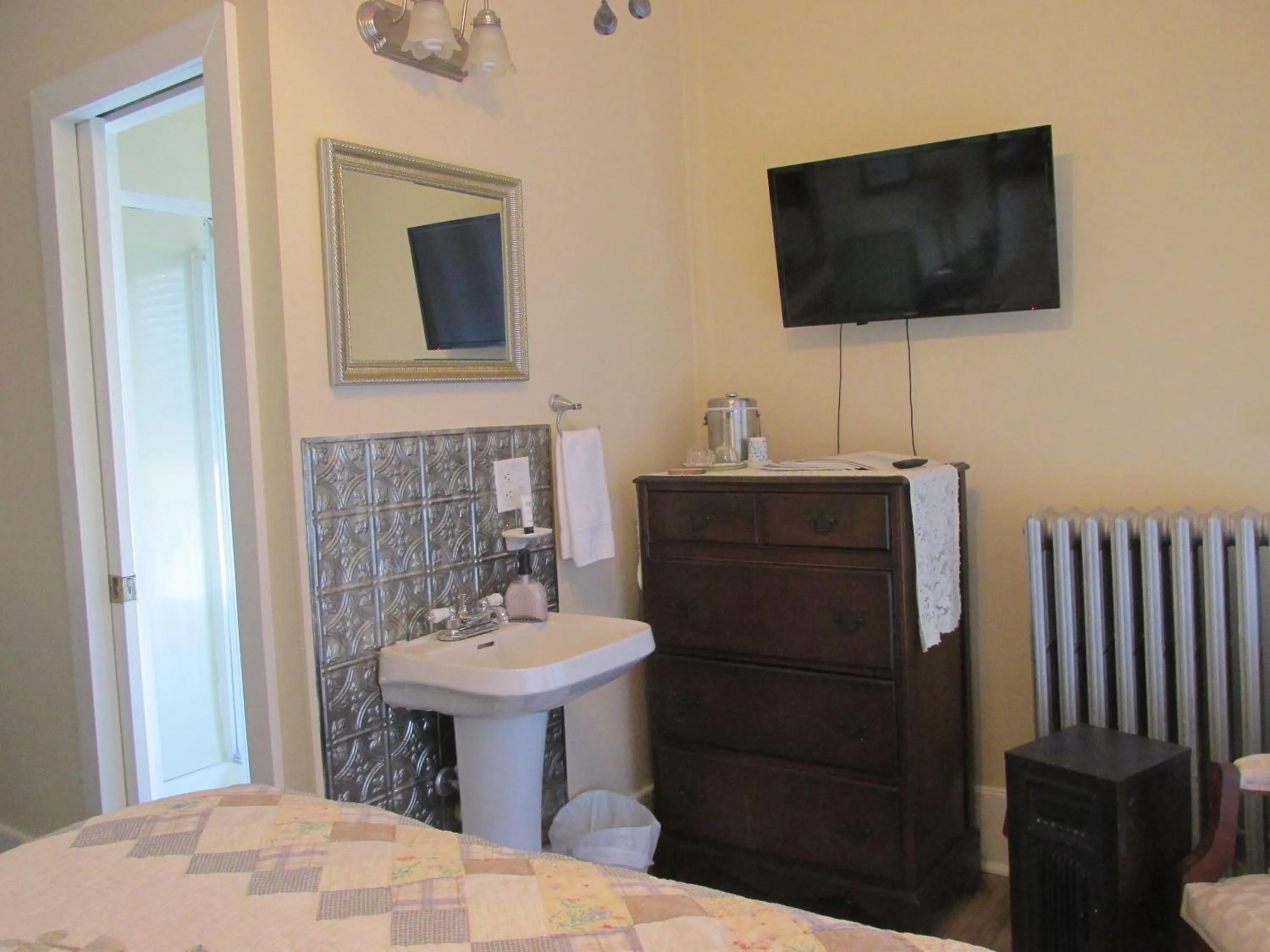 Bathroom, Bed in The Charleston Inn Hendersonville NC