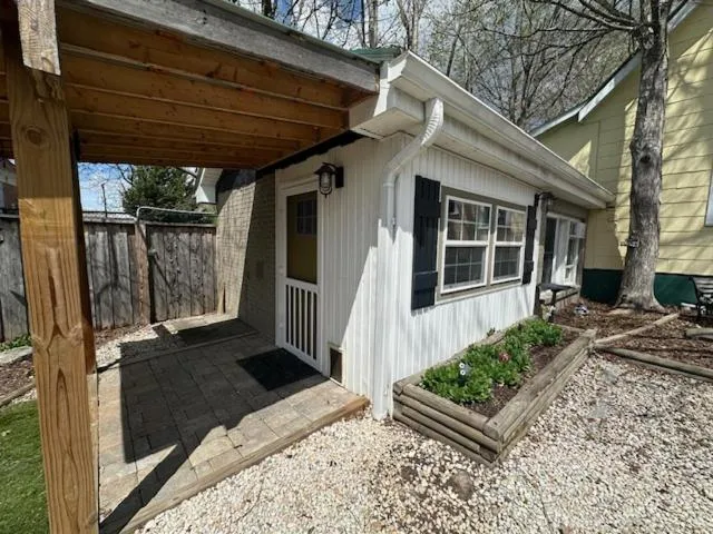 Property building in The Charleston Inn Hendersonville NC