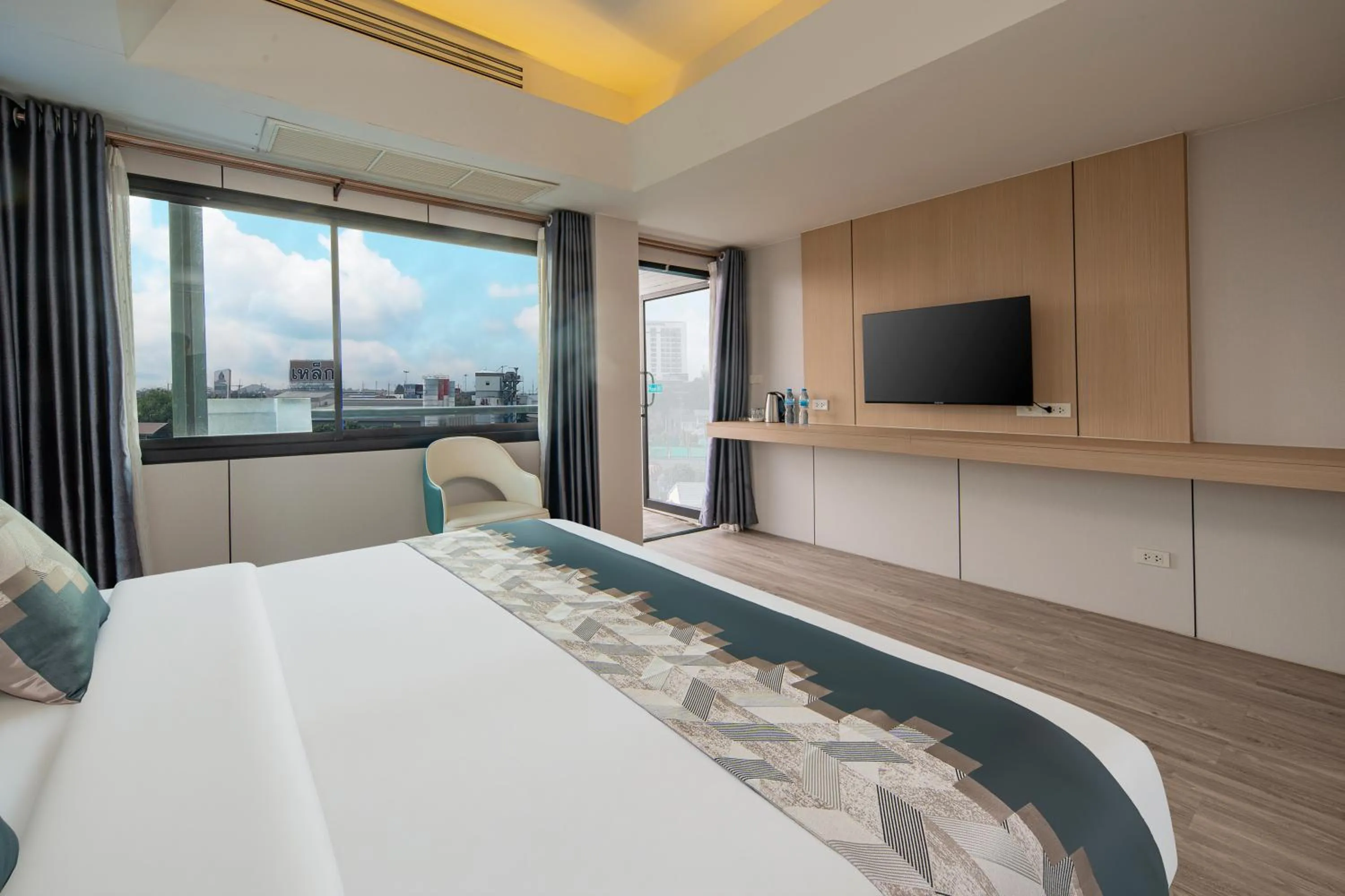 Bed in Xinmylin Boutique