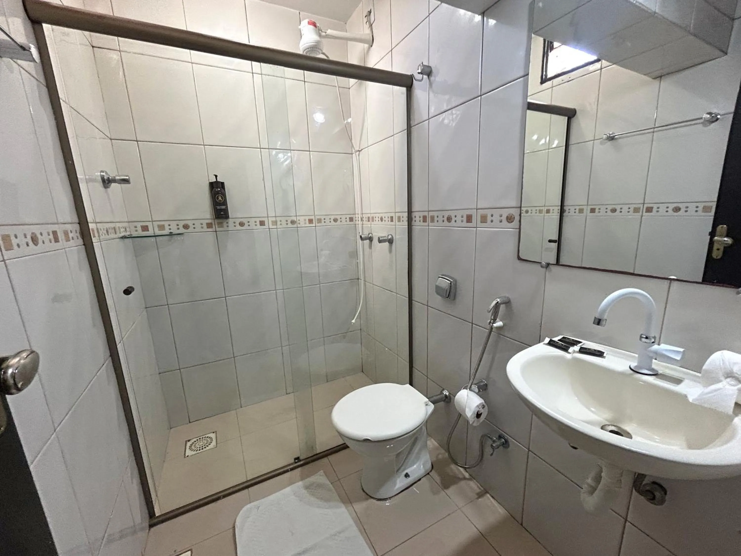 Bathroom in Hotel Econotel by Bsb Inn