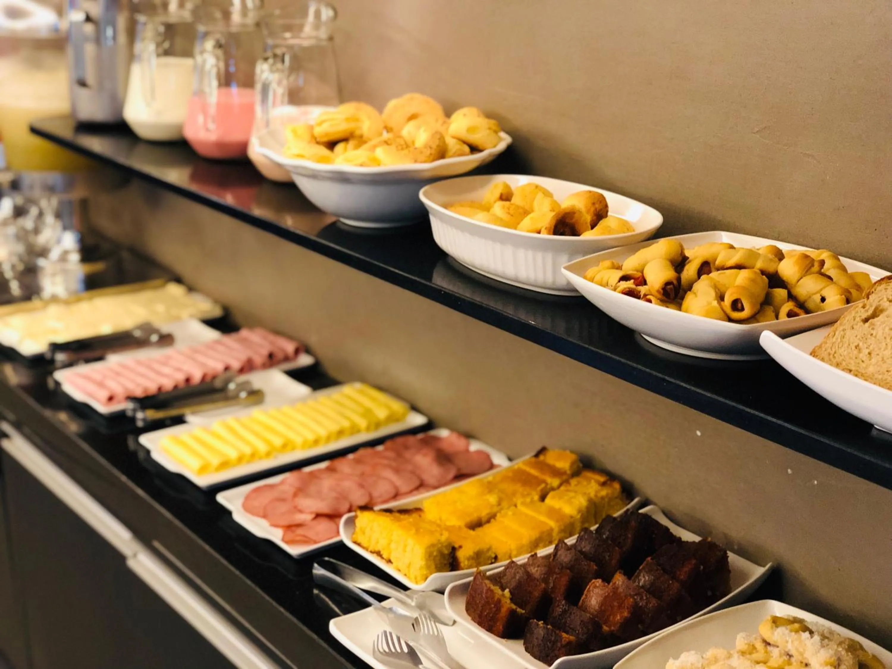 Buffet breakfast in Hotel Econotel by Bsb Inn