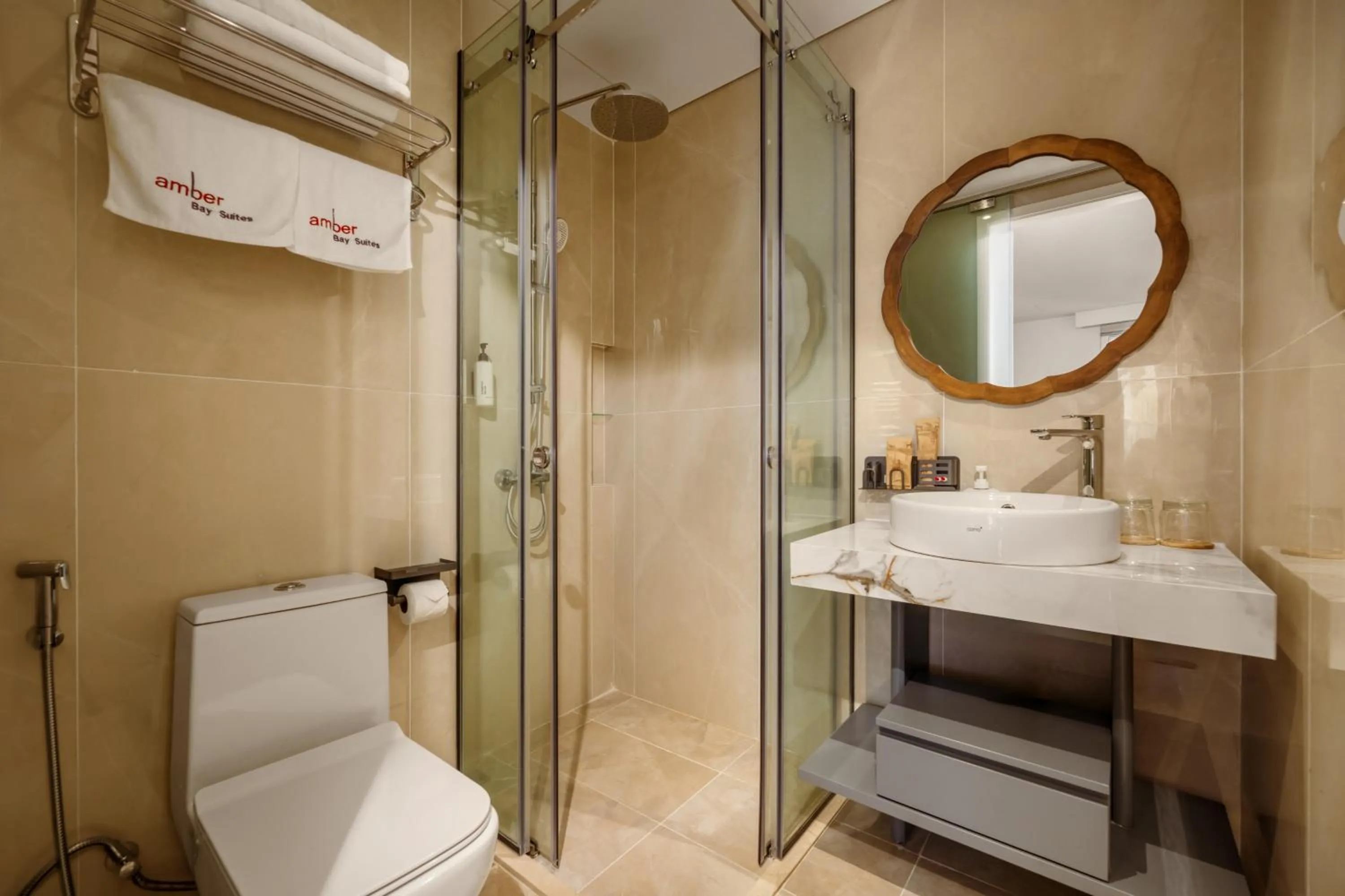 Shower in Amber Bay Hotel & Suites Da Nang