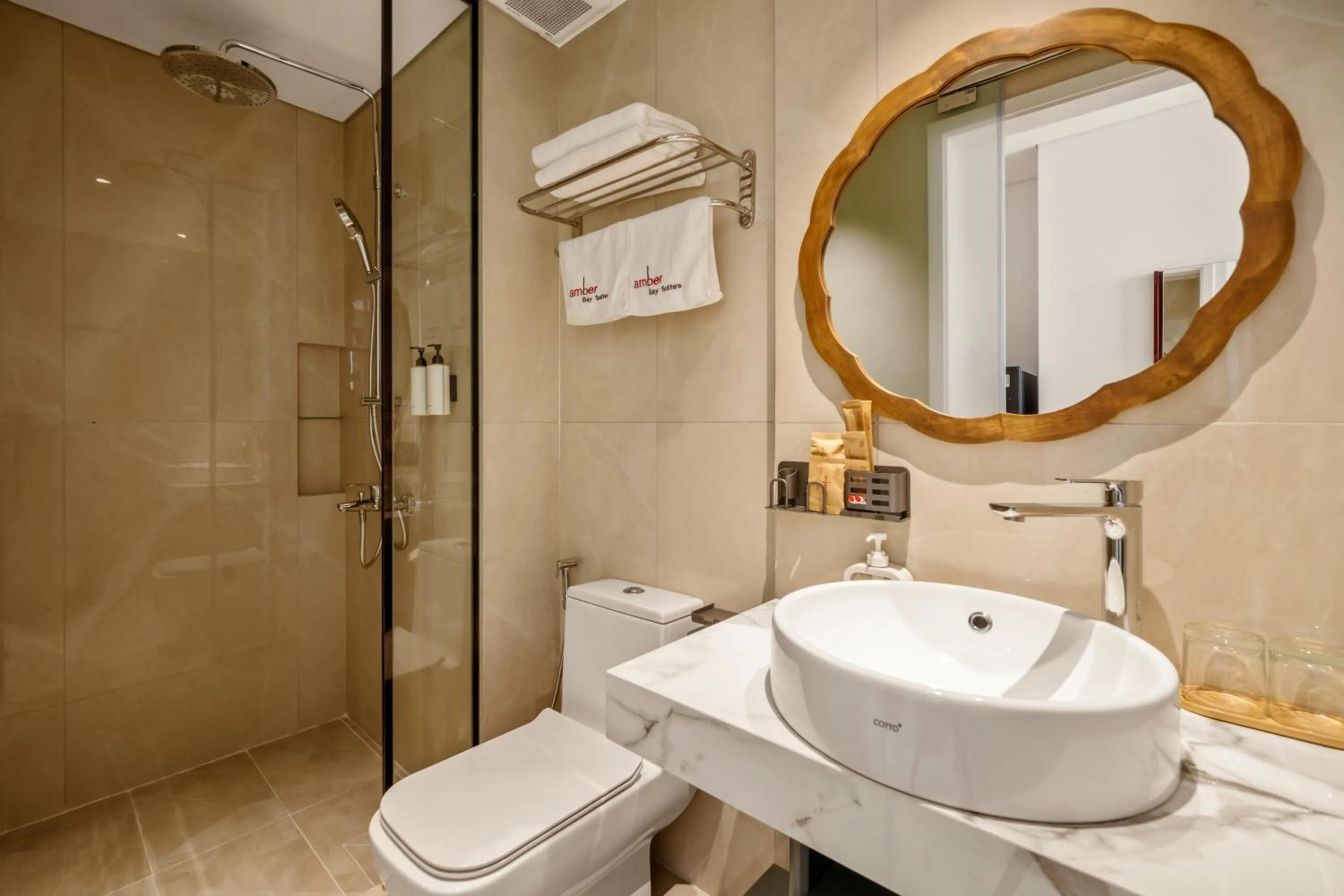 Shower in Amber Bay Hotel & Suites Da Nang