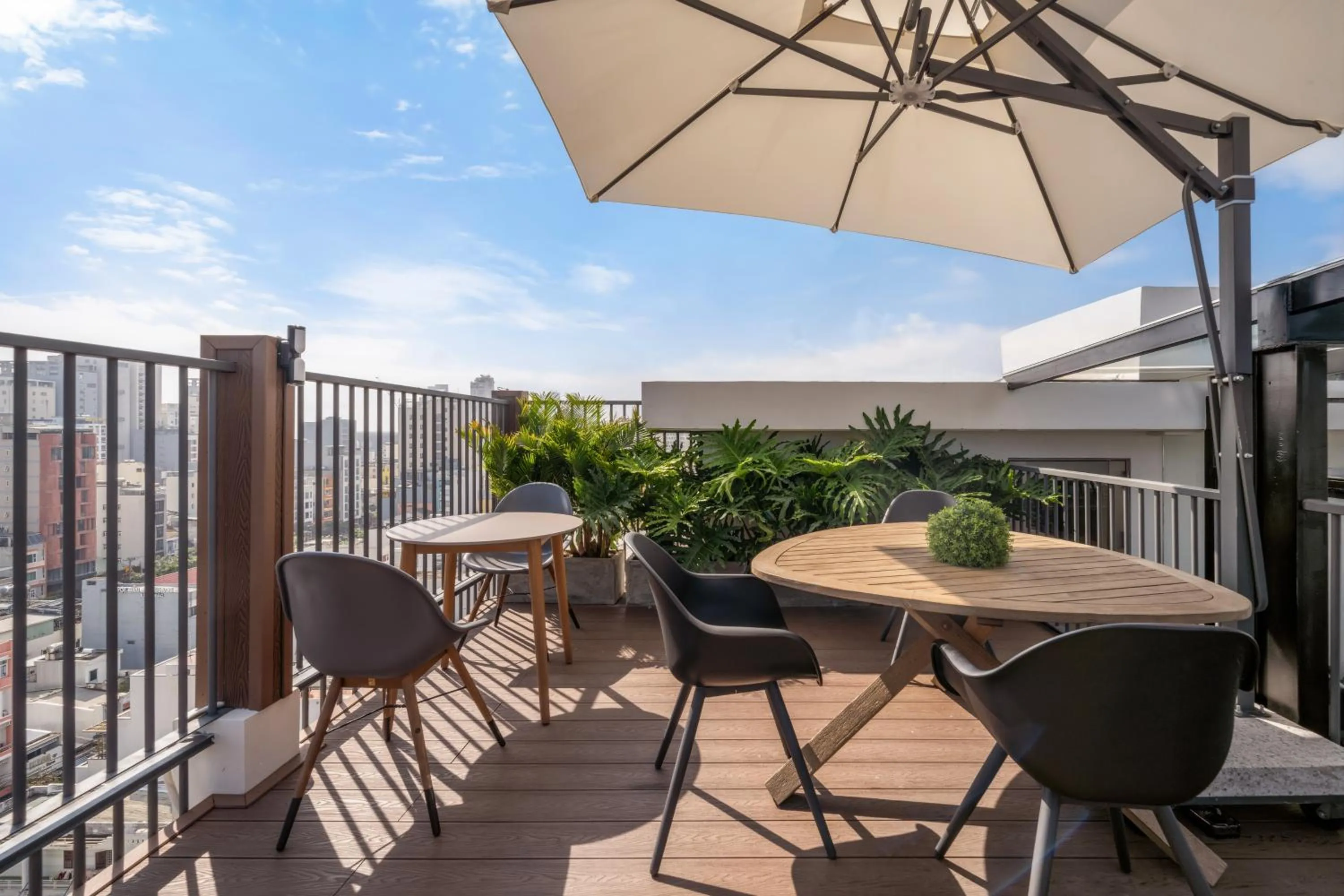 Restaurant/places to eat in Amber Bay Hotel & Suites Da Nang