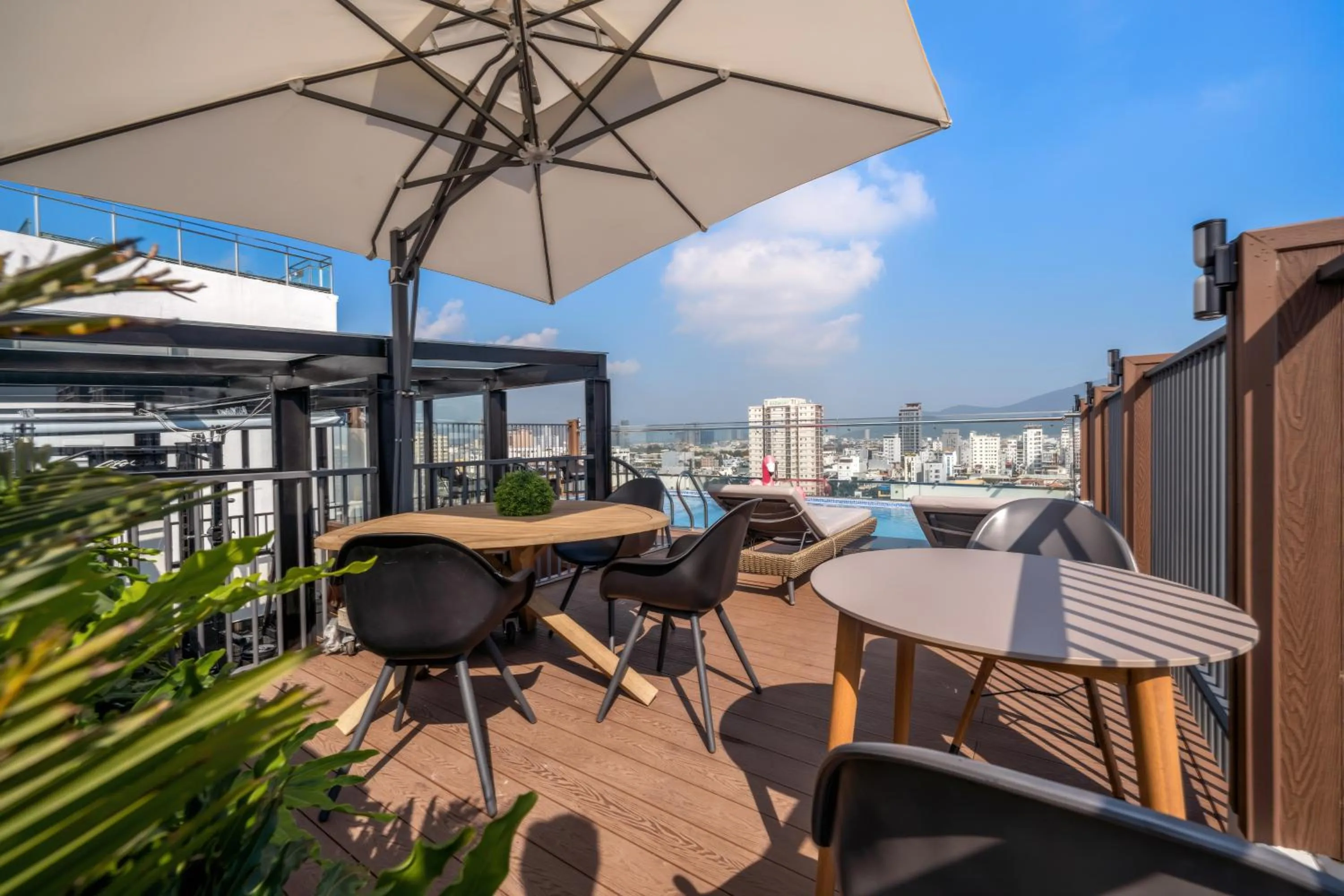 Restaurant/places to eat in Amber Bay Hotel & Suites Da Nang