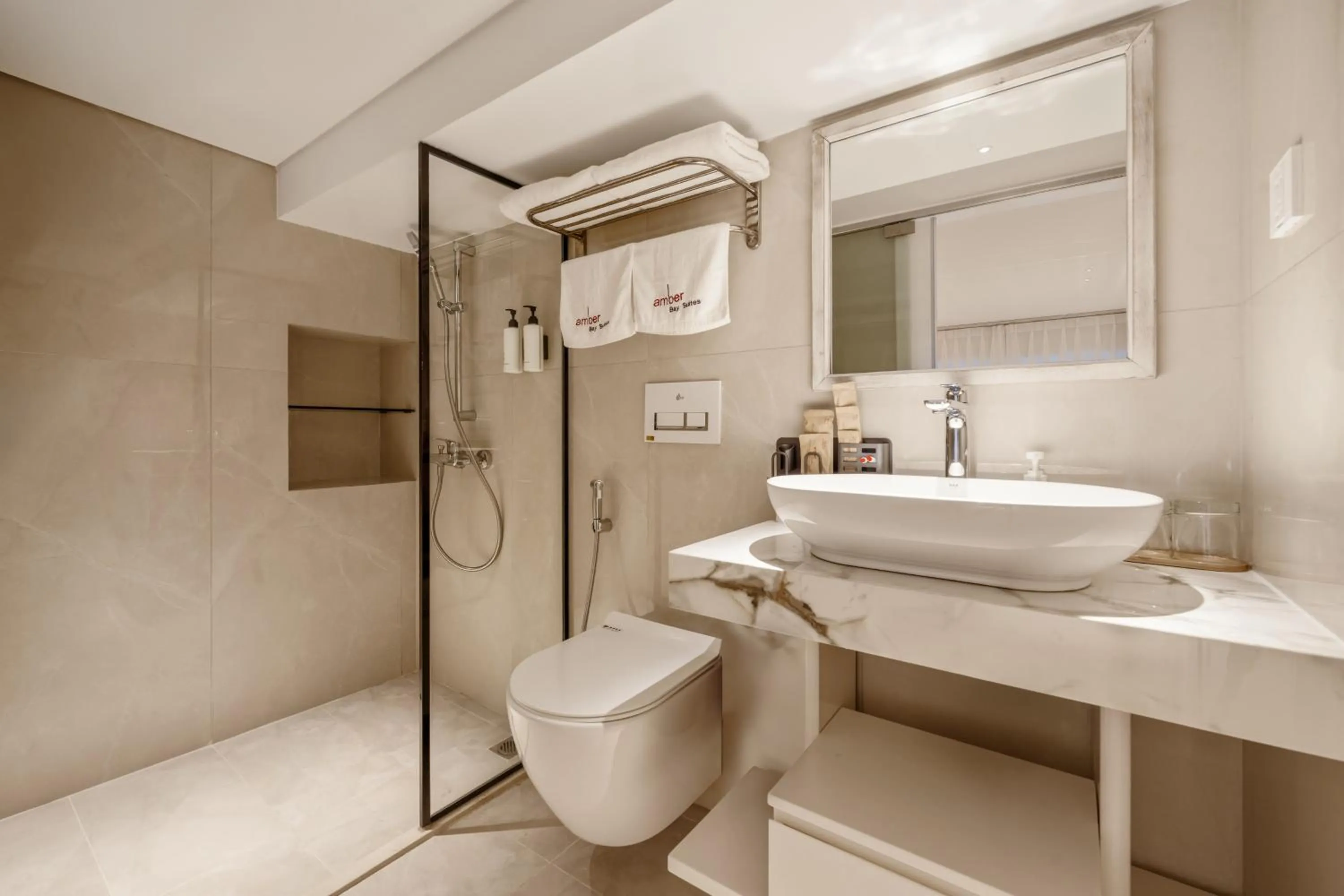 Shower in Amber Bay Hotel & Suites Da Nang