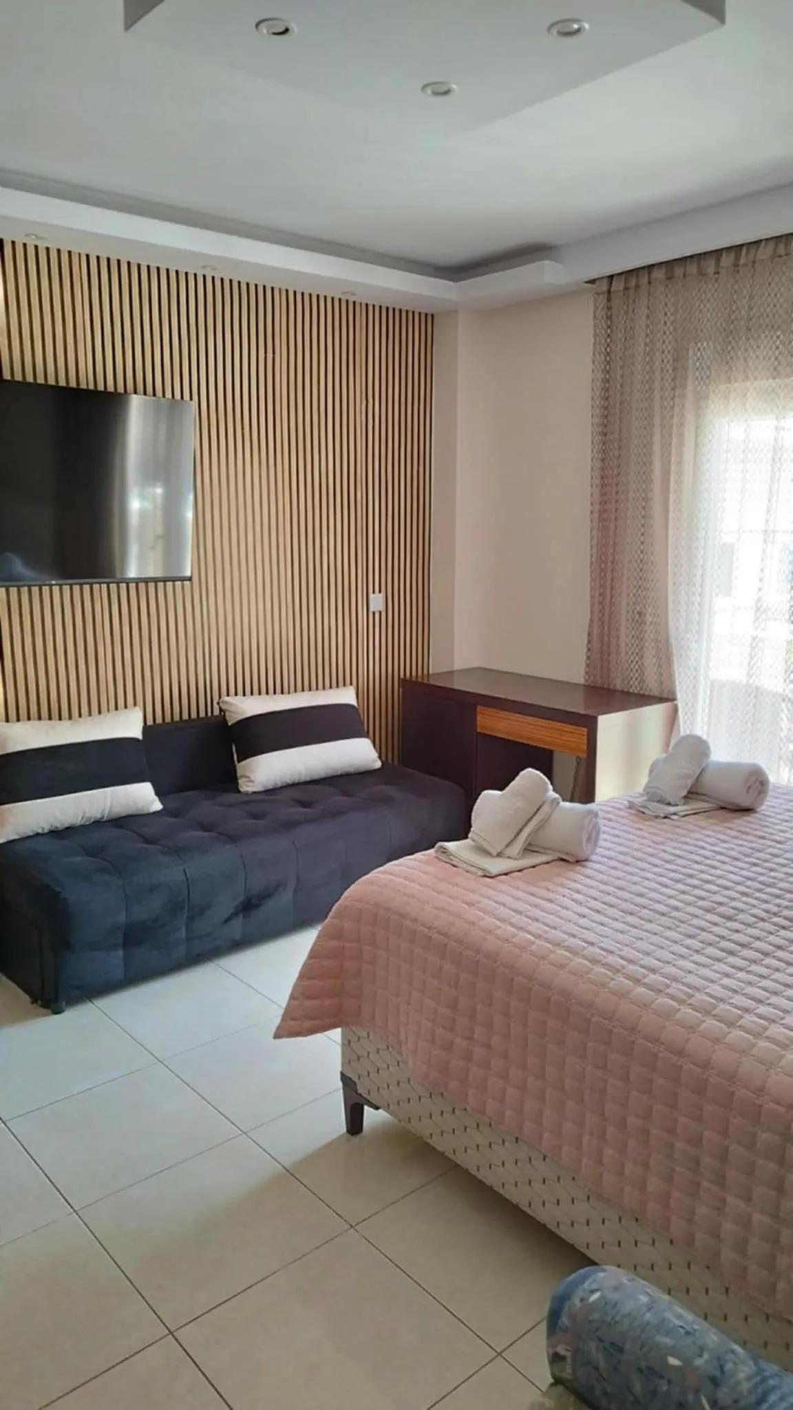 TV and multimedia, Bed in Hotel Louiza