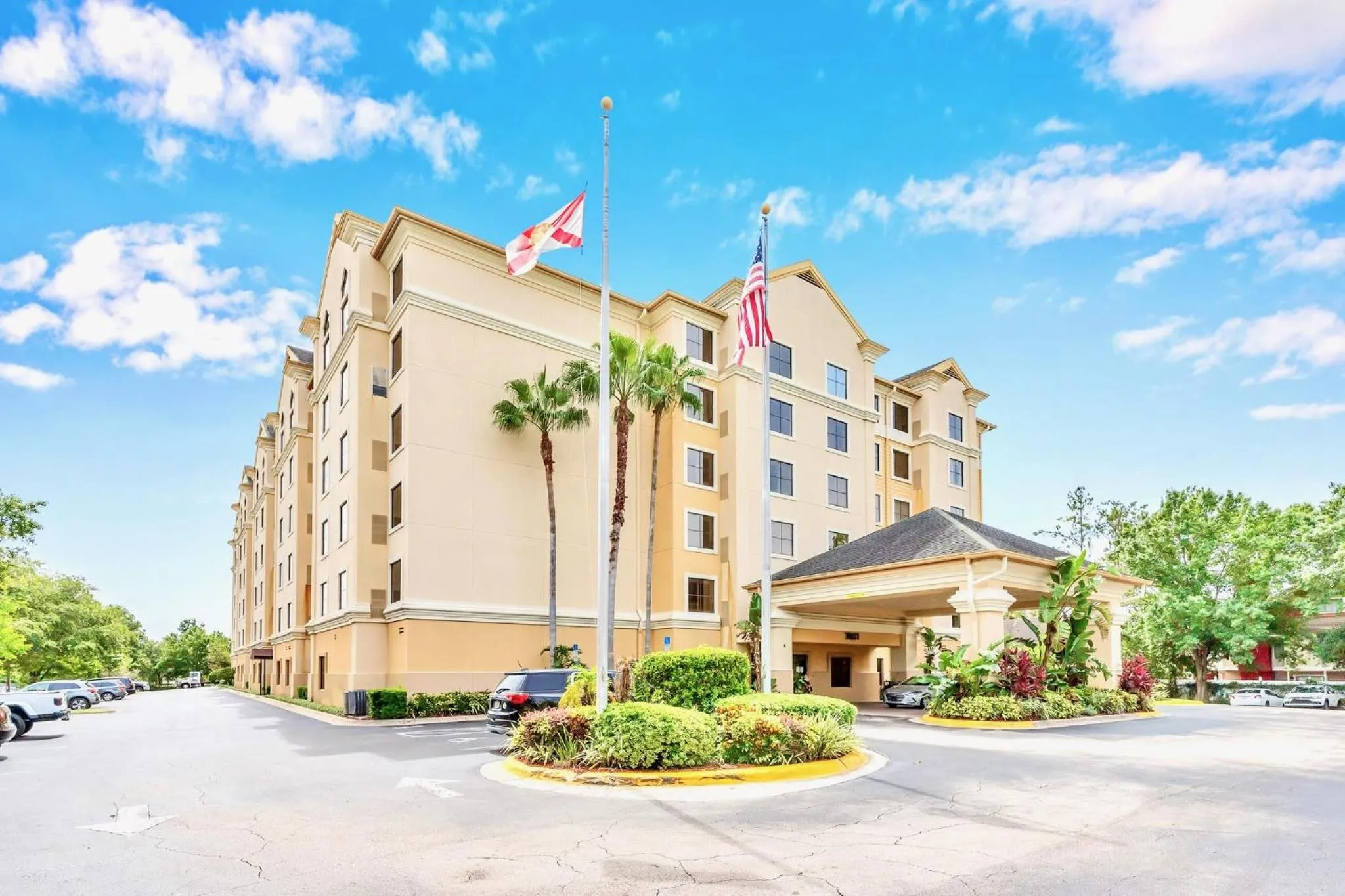 Comfortable Suite Near Disney w Pool and Hot Tub
