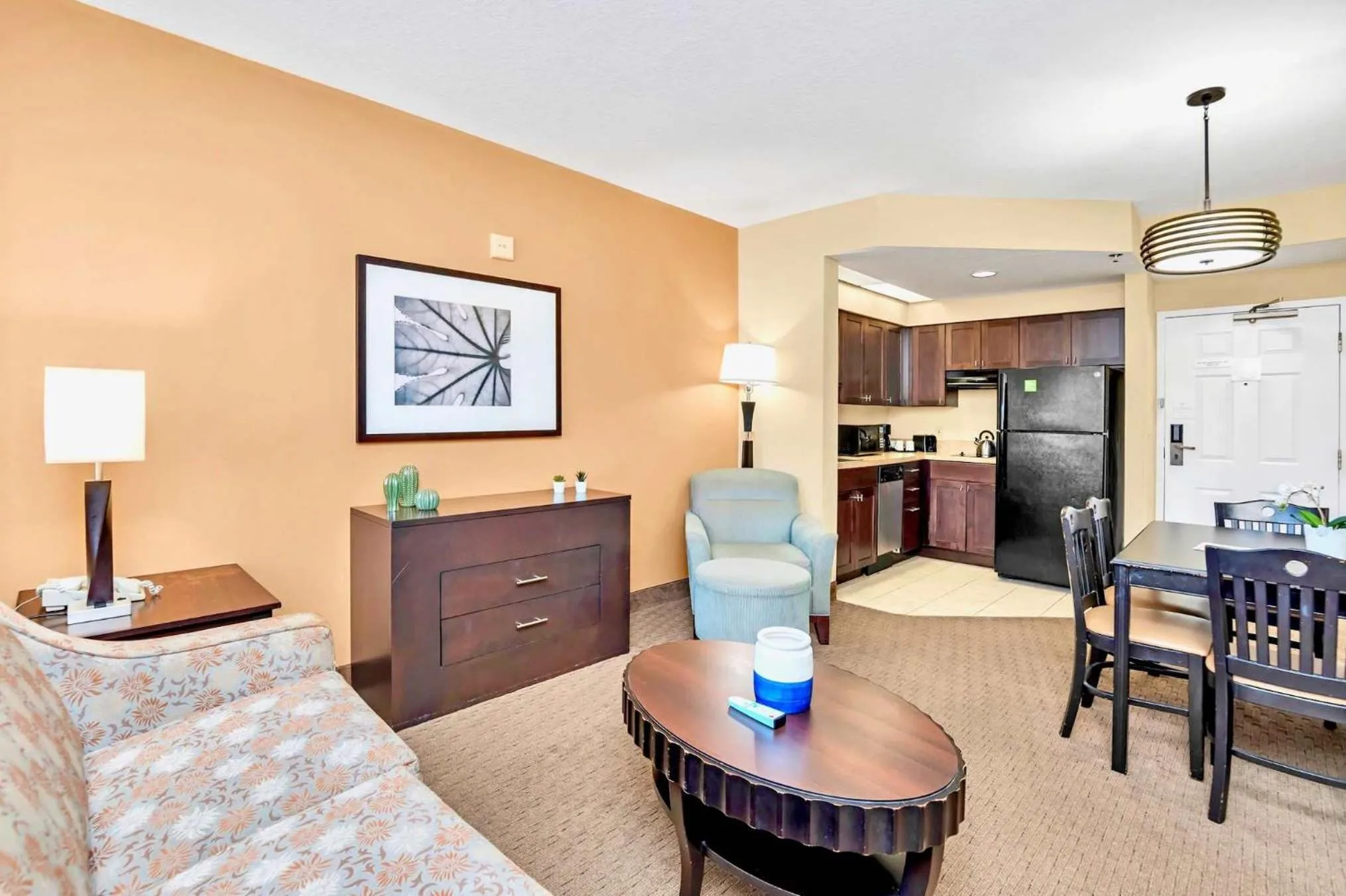 Comfortable Suite Near Disney w Pool and Hot Tub