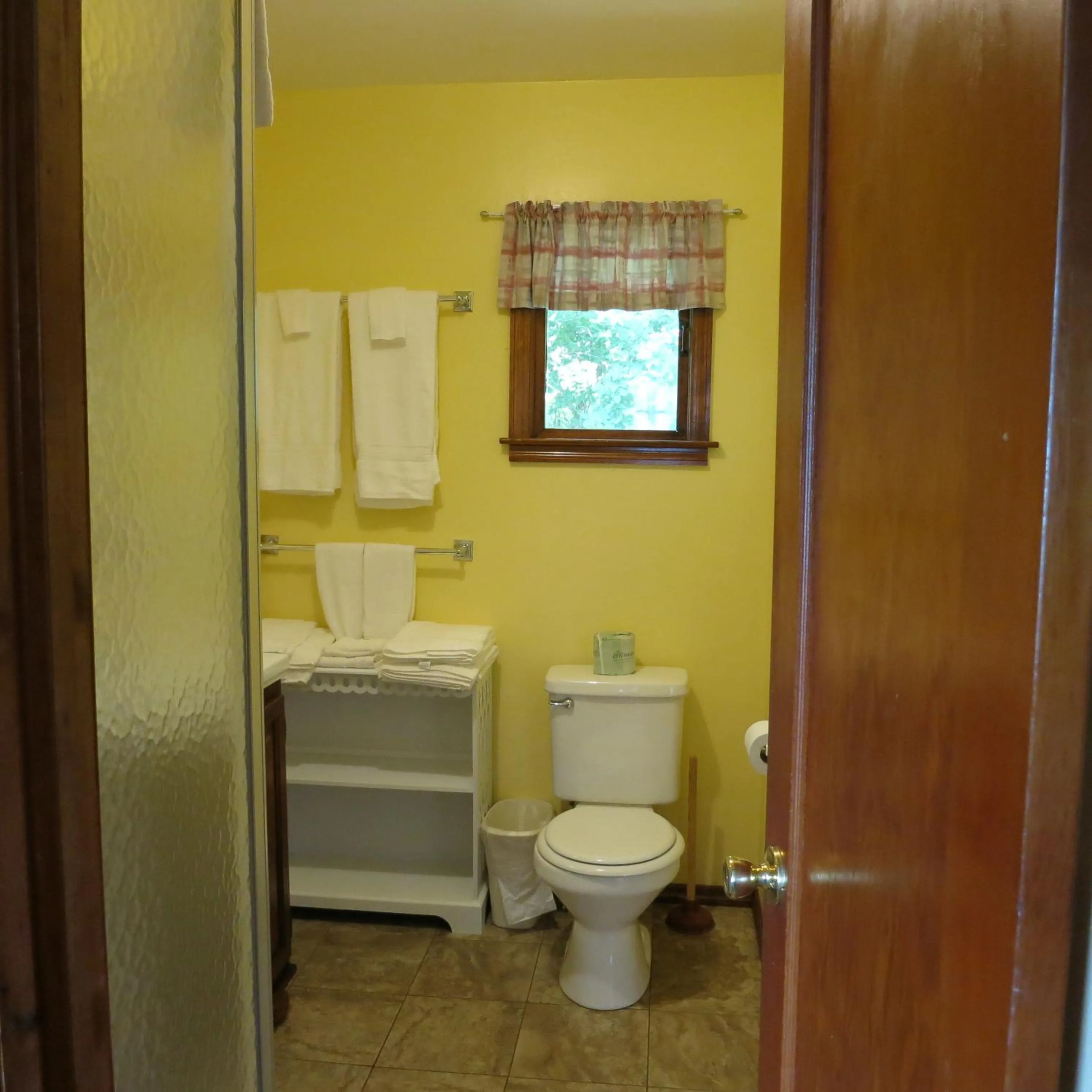 Toilet in The Austin Inn