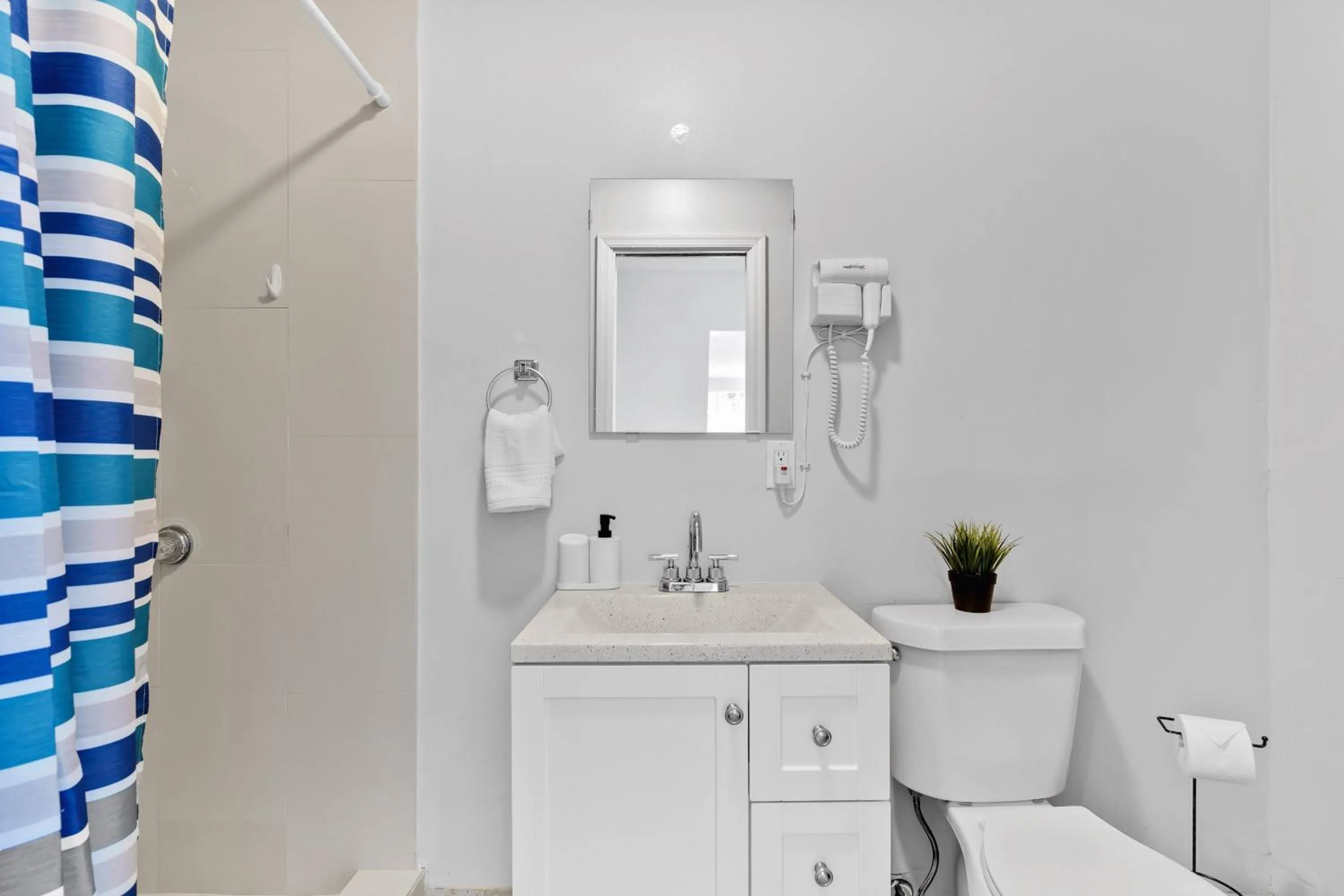 Bathroom in The Blue House Fort Lauderdale Airport/Cruise