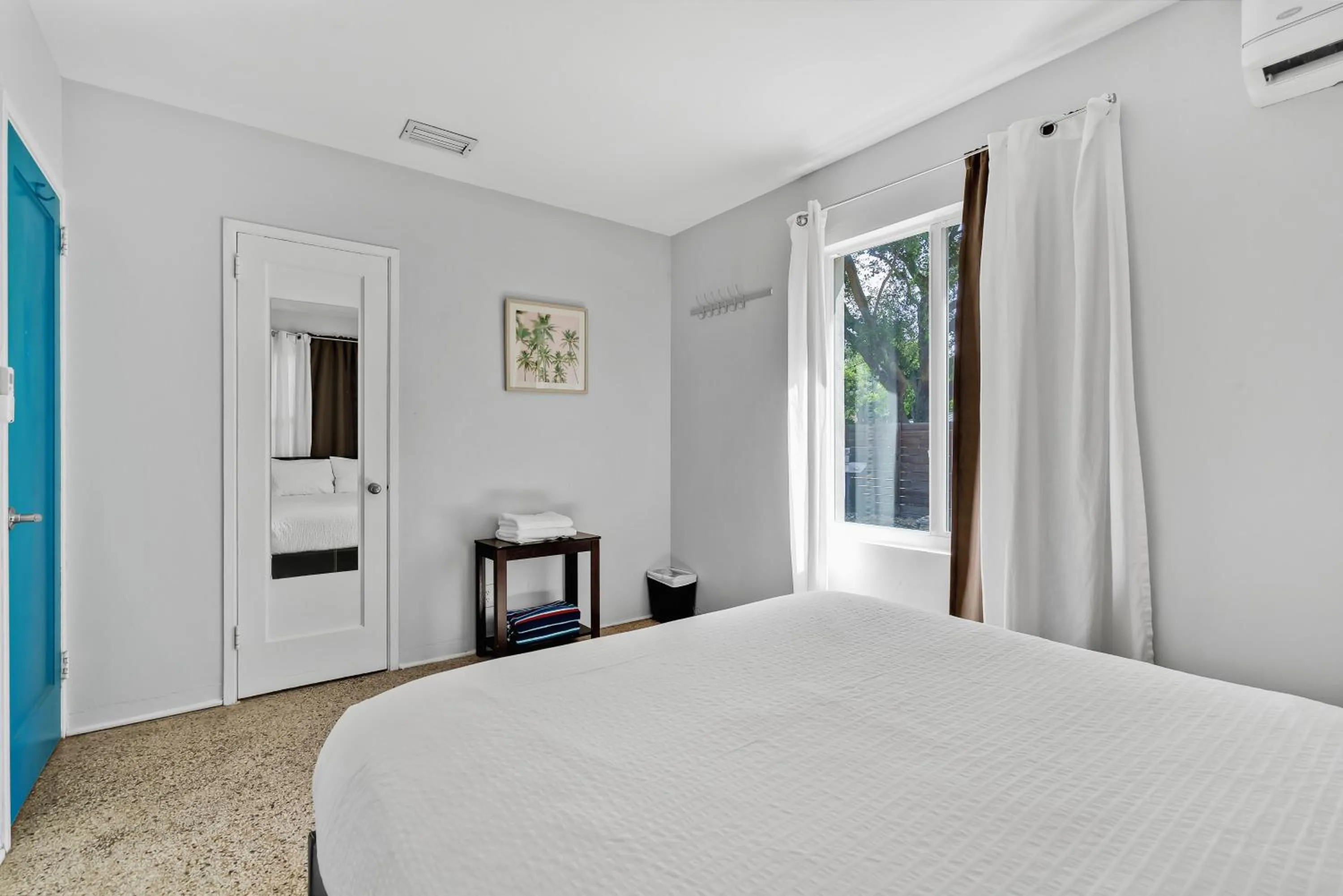 Bedroom in The Blue House Fort Lauderdale Airport/Cruise