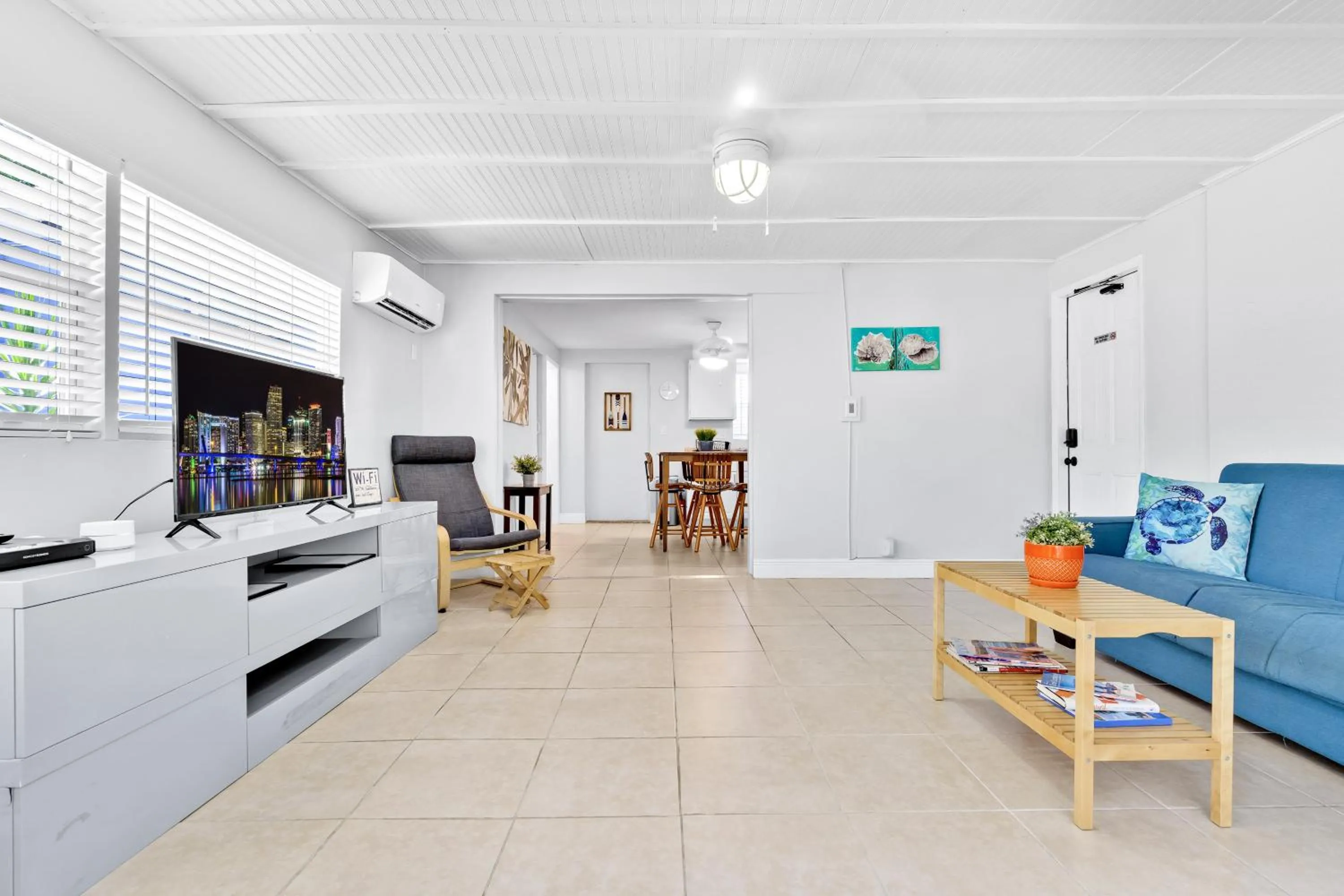 Living room in The Blue House Fort Lauderdale Airport/Cruise