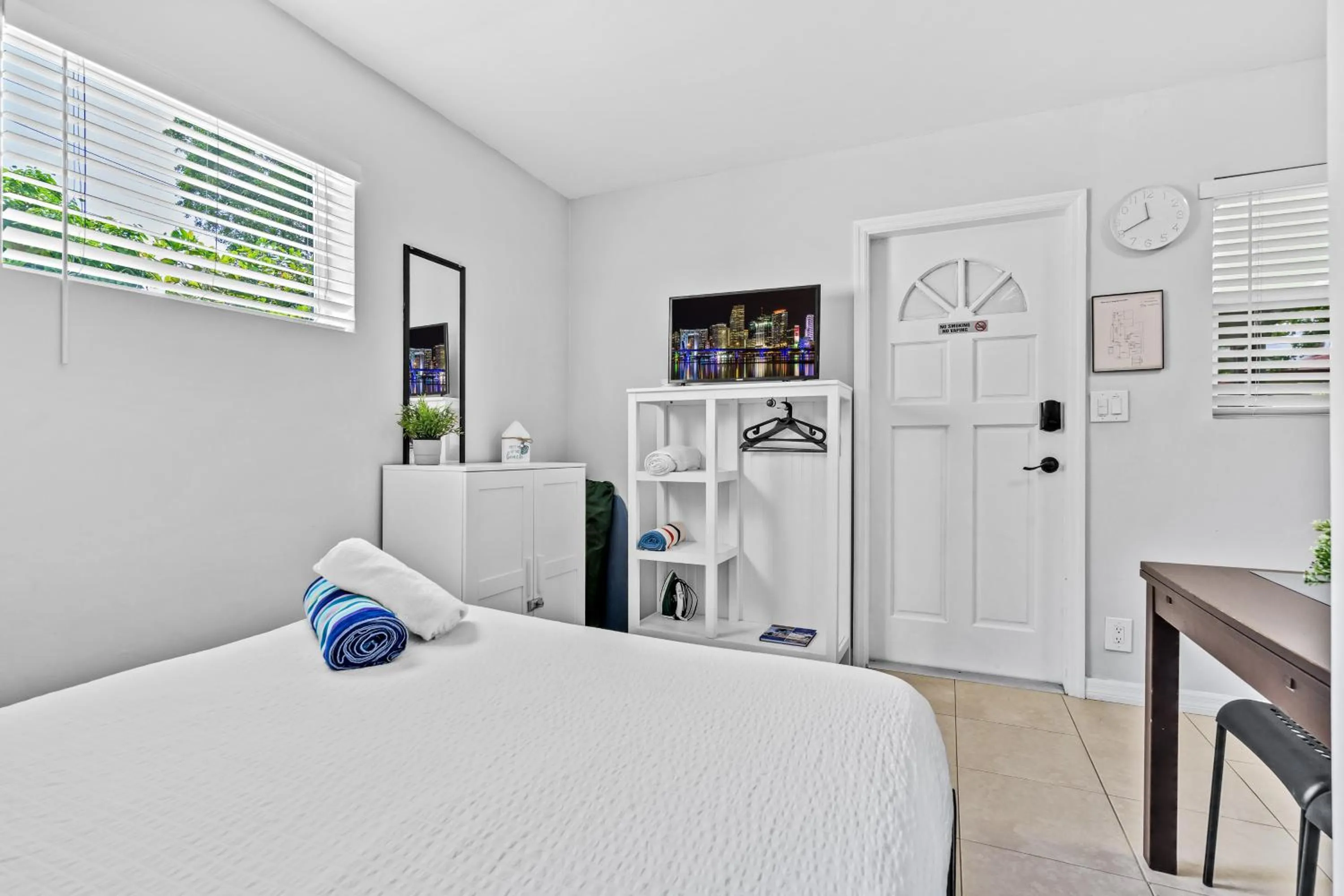 Bedroom in The Blue House Fort Lauderdale Airport/Cruise