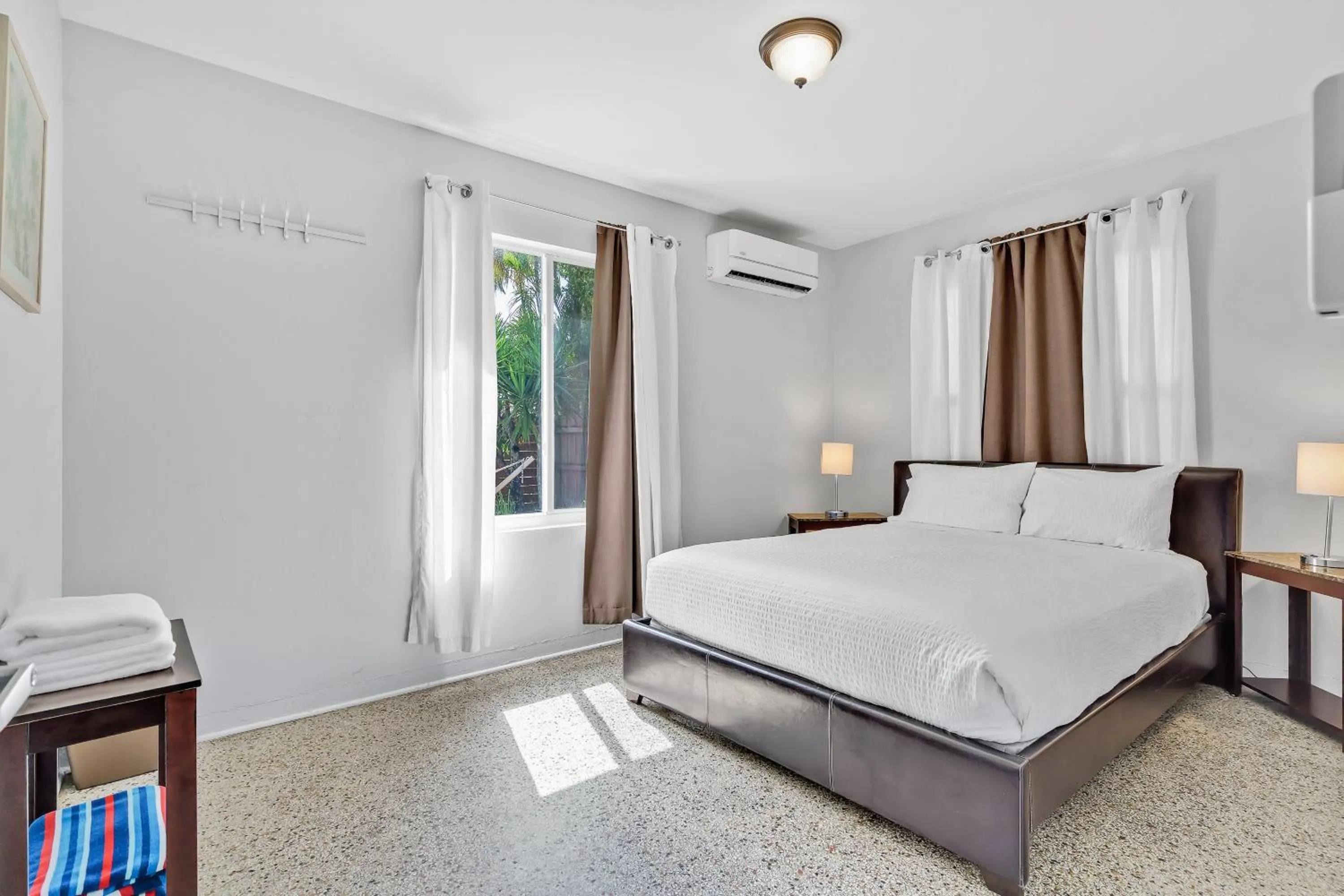 Bedroom in The Blue House Fort Lauderdale Airport/Cruise